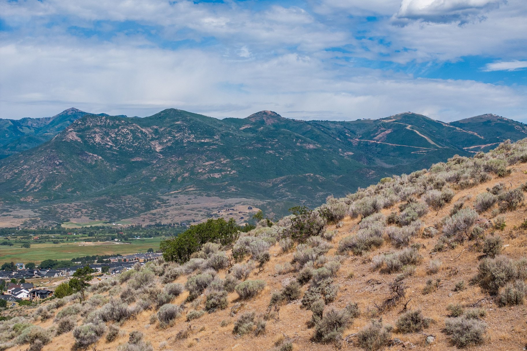 RED LEDGES - Land