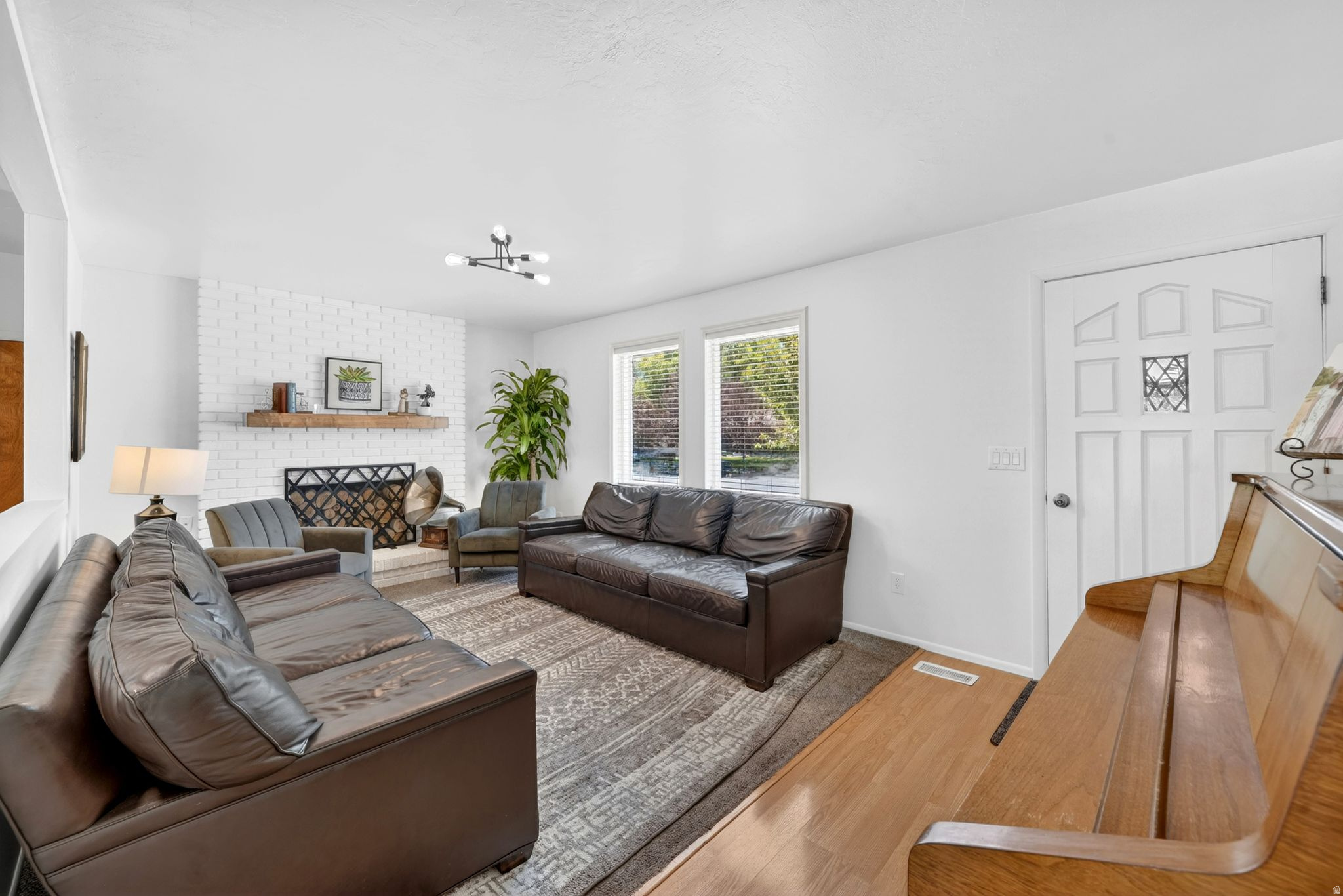 MOUNTAIN VIEW ESTATES #13 - Residential