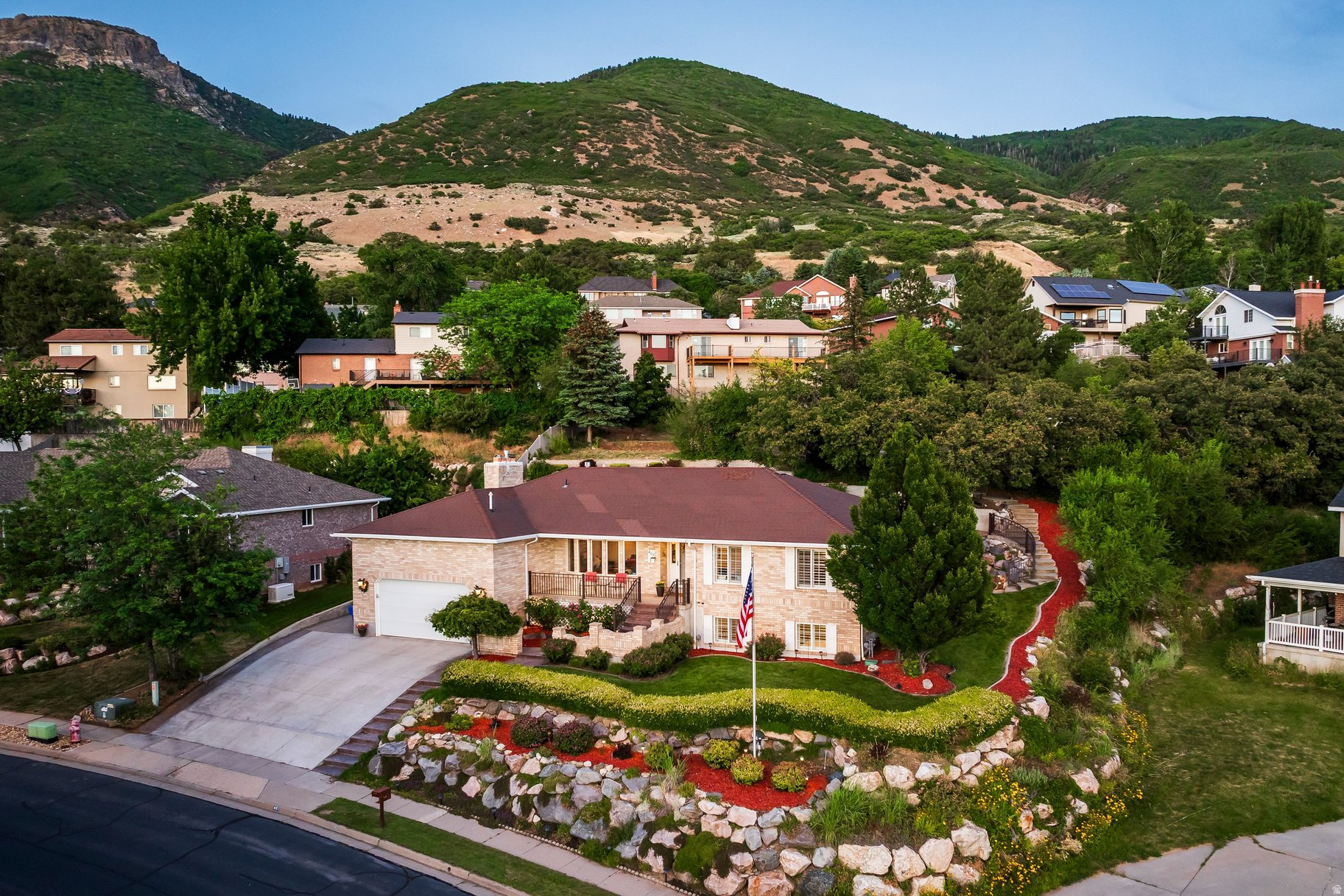 HUGHES HILLSIDE - Residential