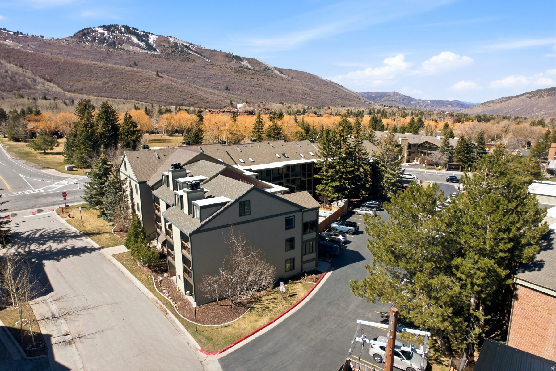 SNOWCREST CONDOMINIUMS - Residential