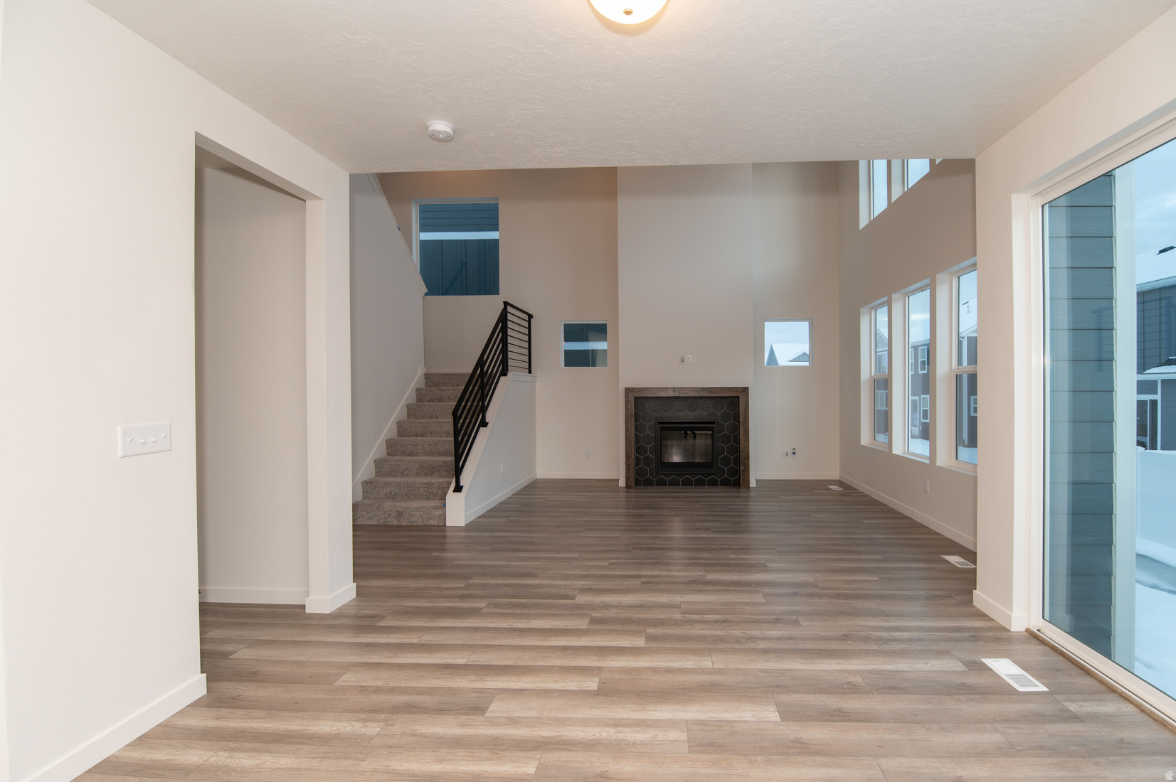 OAK HOLLOW PHASE A - Residential Lease