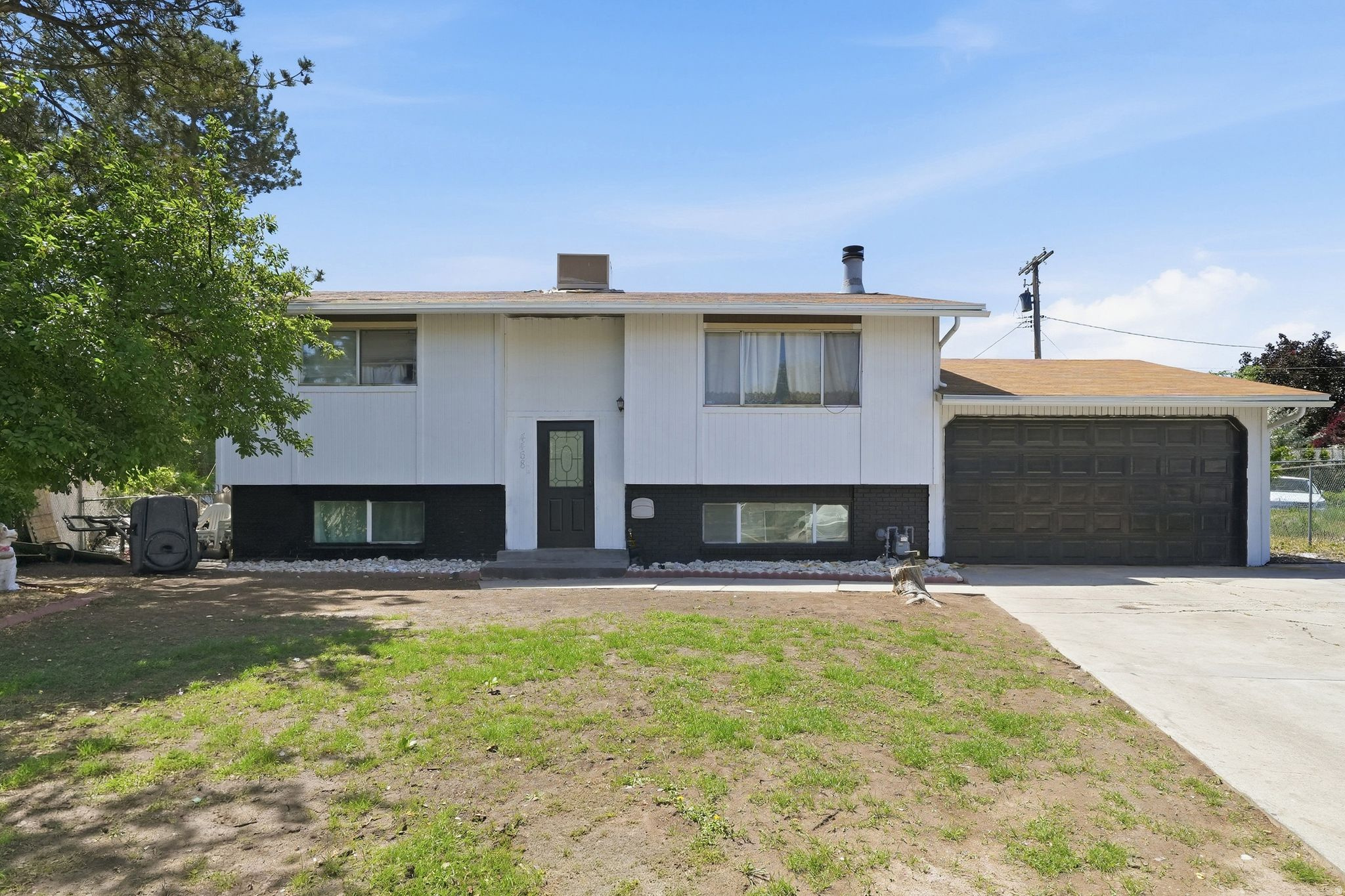 Located at the end of a cul-de-sac, this move in ready home offers 4 bedrooms, 2 baths with numerous updates throughout. Enjoy an updated kitchen, remodeled upstairs bathroom, new flooring and fresh paint throughout. The functional floor plan provides comfortable living spaces. Located close to everyday amenities. Don't miss this great opportunity.