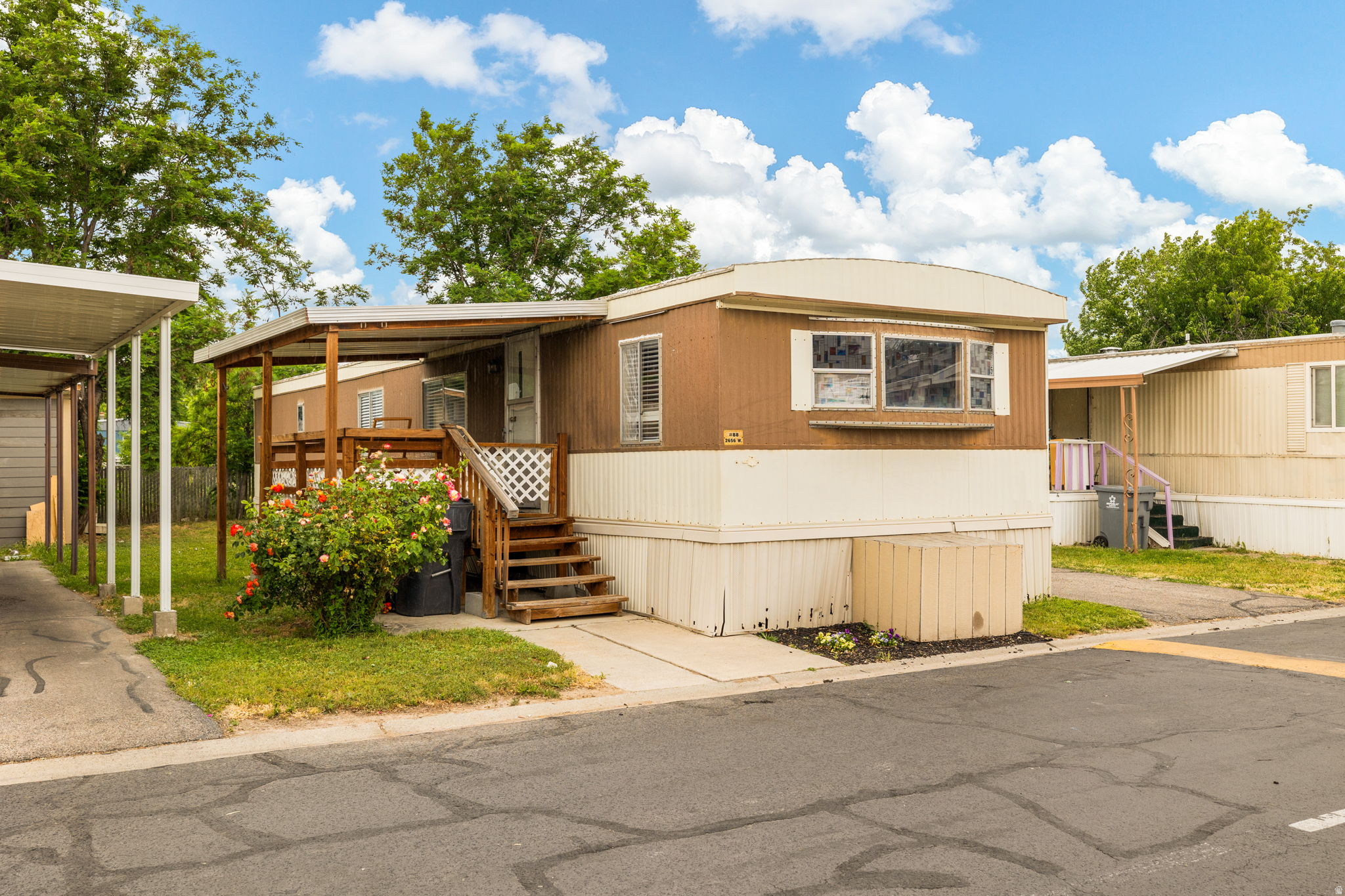 2 bed 1 bath. Clean, good condition. New AC and Furnace. Great Amenities and convenient location. Easy to show. 21 Mortgage 800-955-0021 & Vanderbilt Mortgage. 866-701-046 are two good Lending options.