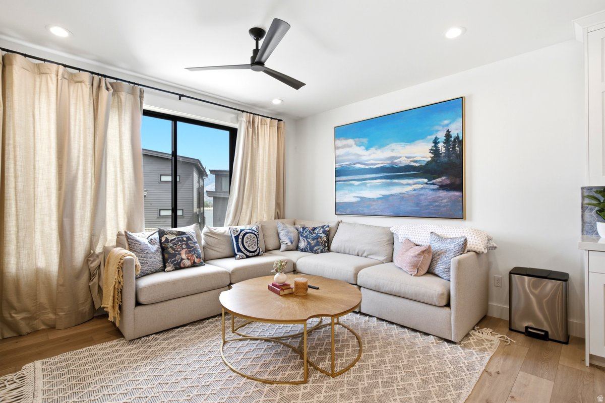 EDGEWATER - Residential