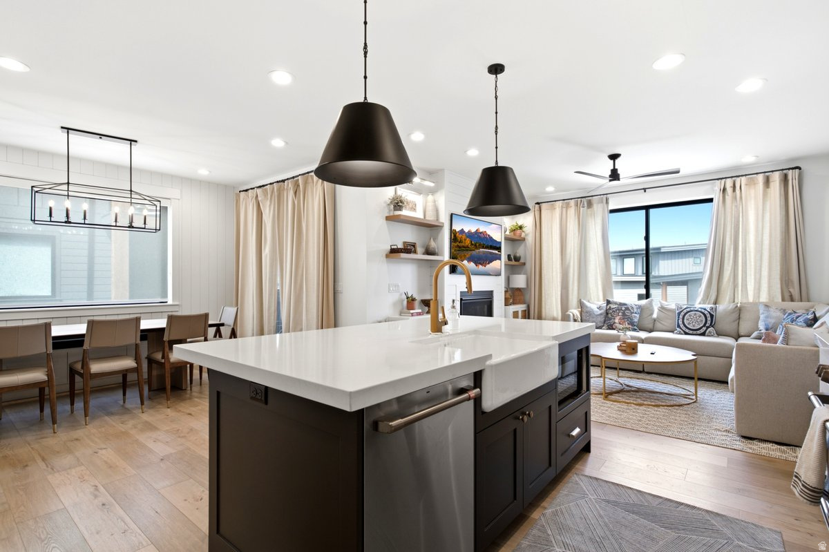 EDGEWATER - Residential