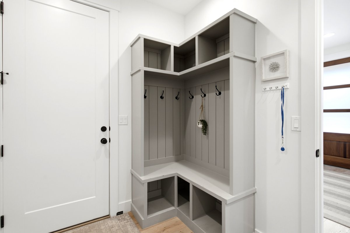 EDGEWATER - Residential