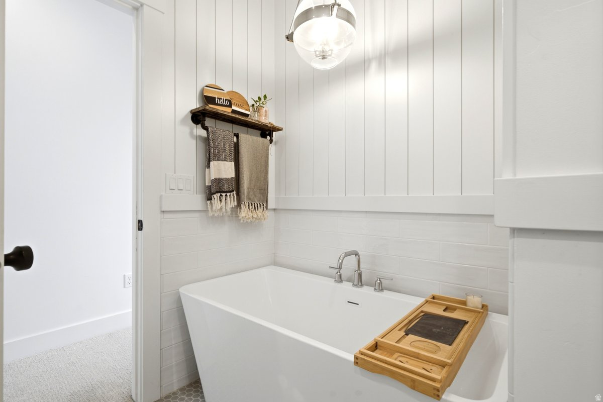 EDGEWATER - Residential