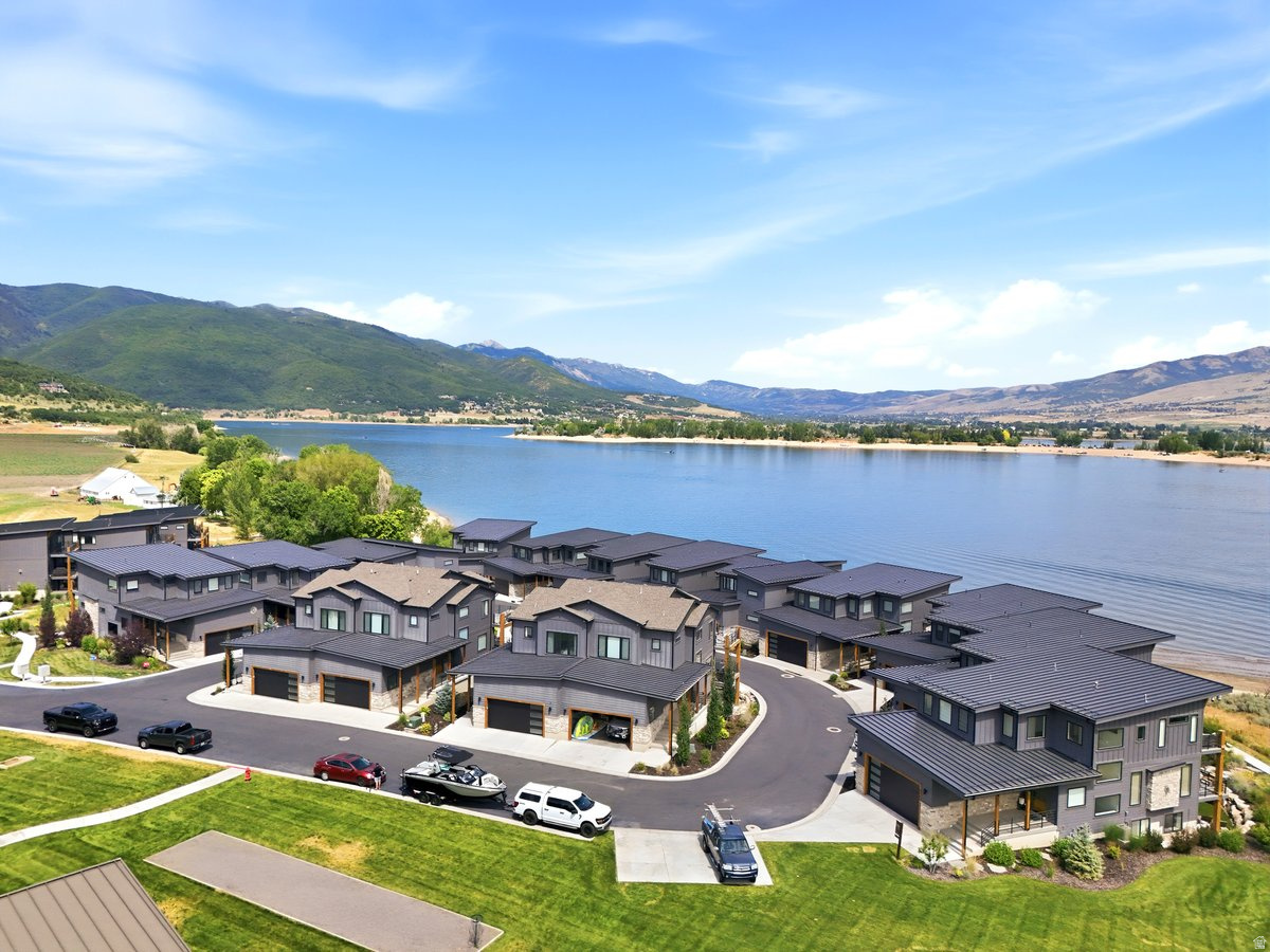 EDGEWATER - Residential