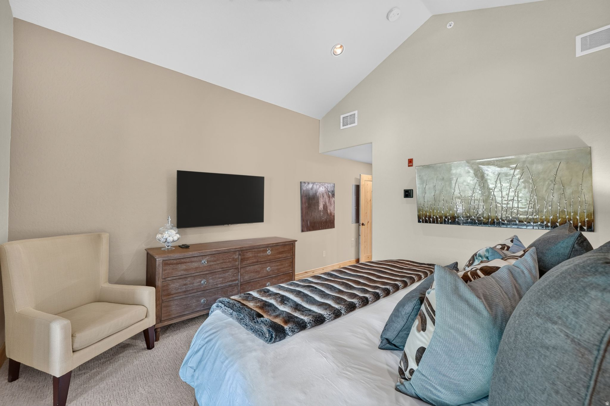 LODGES AT DEER VALLEY CONDOMINIUM - Residential