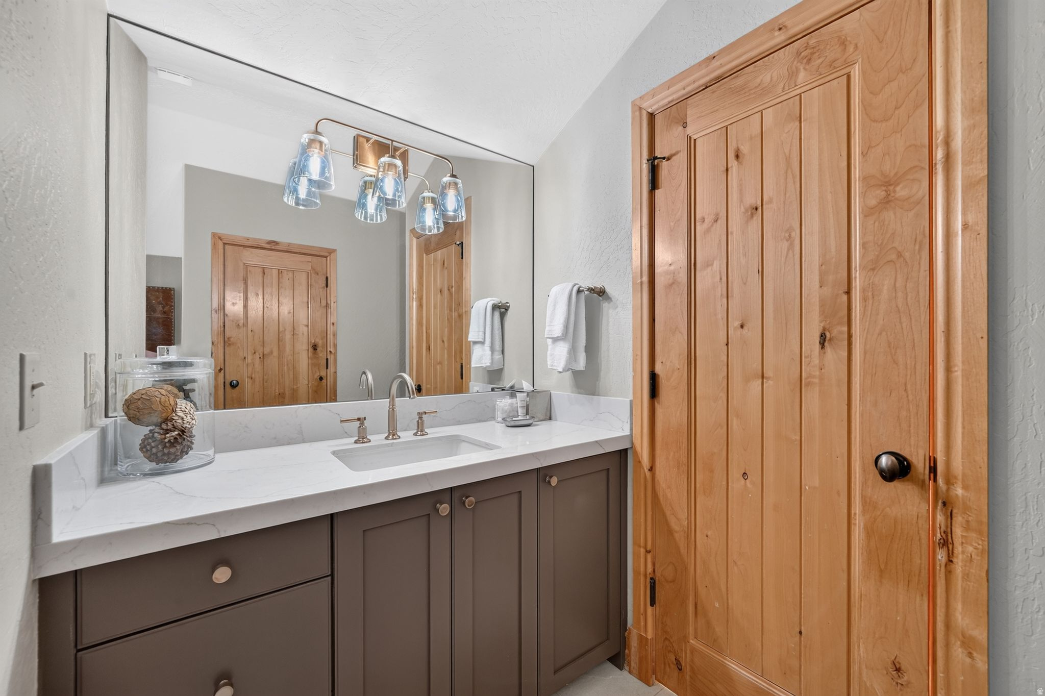 LODGES AT DEER VALLEY CONDOMINIUM - Residential