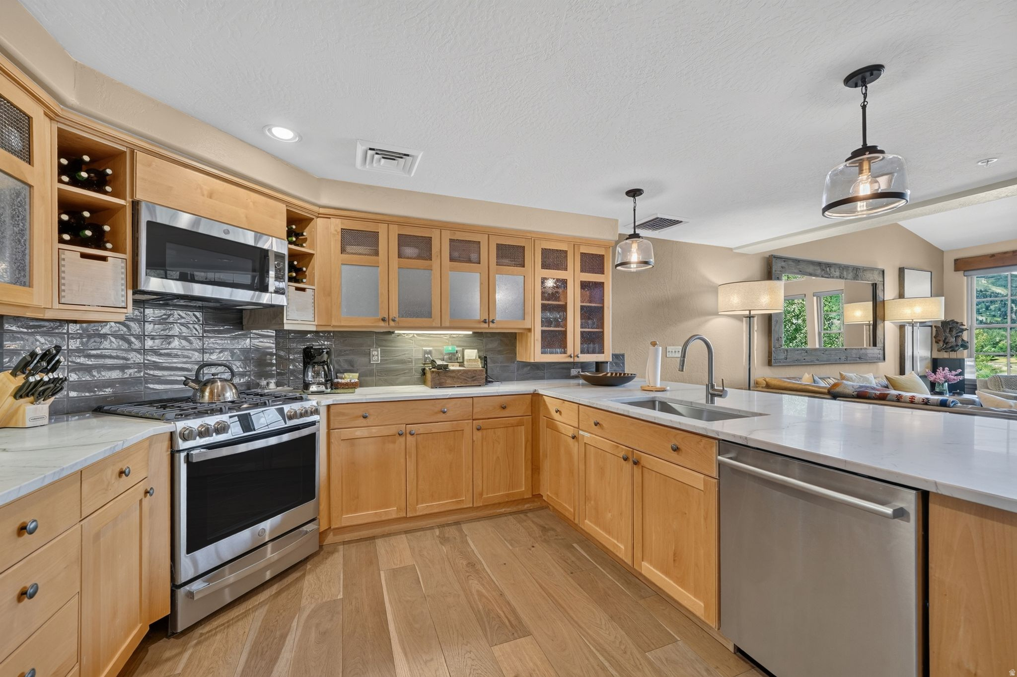 LODGES AT DEER VALLEY CONDOMINIUM - Residential