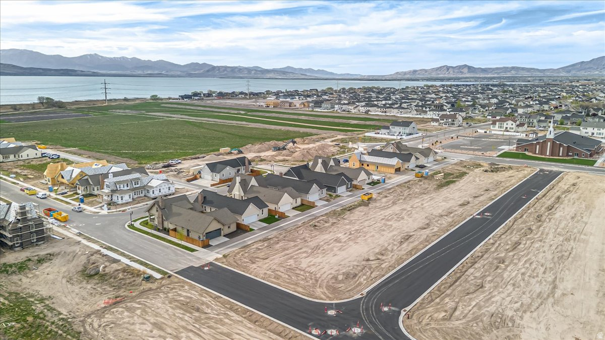 HOLDAWAY FIELDS - Residential