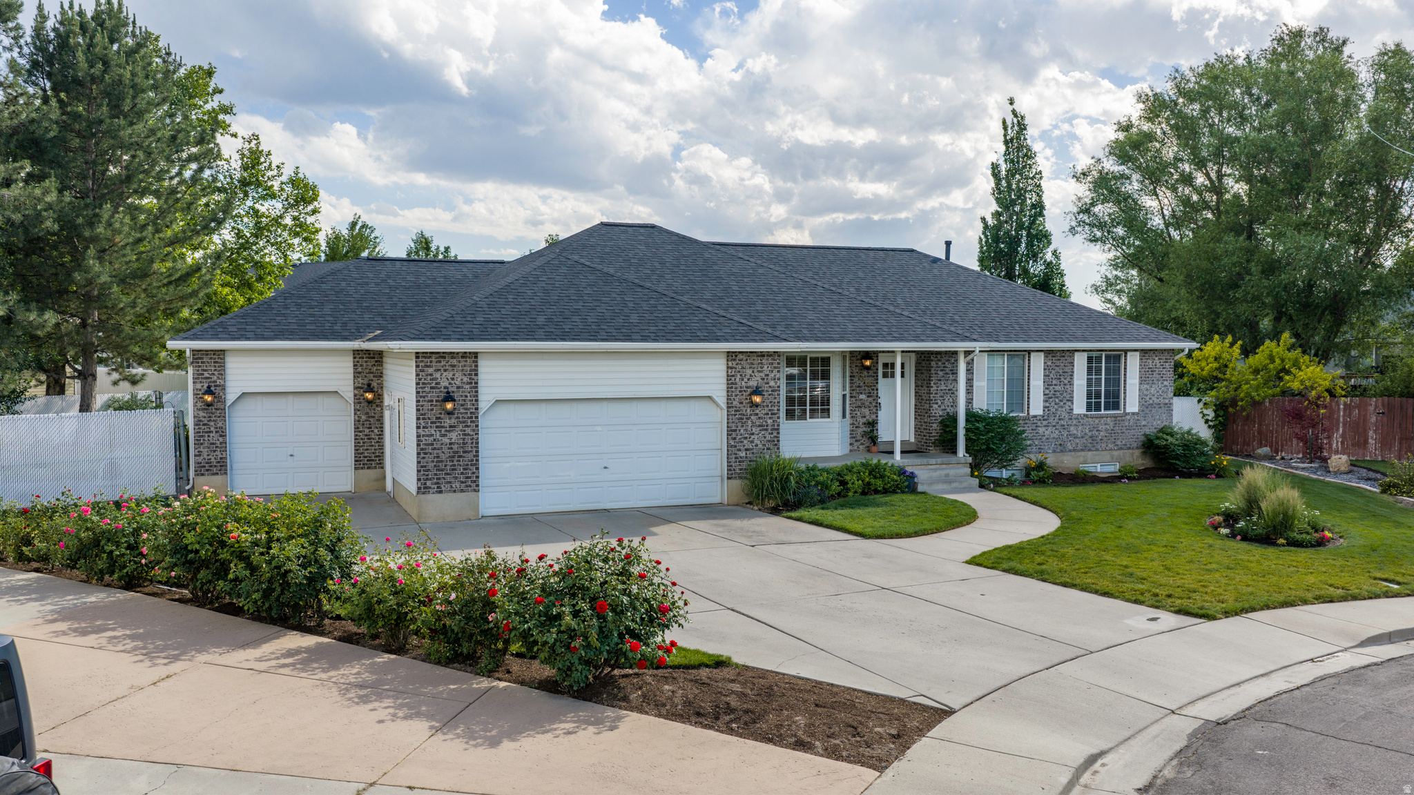 RED PINES - Residential