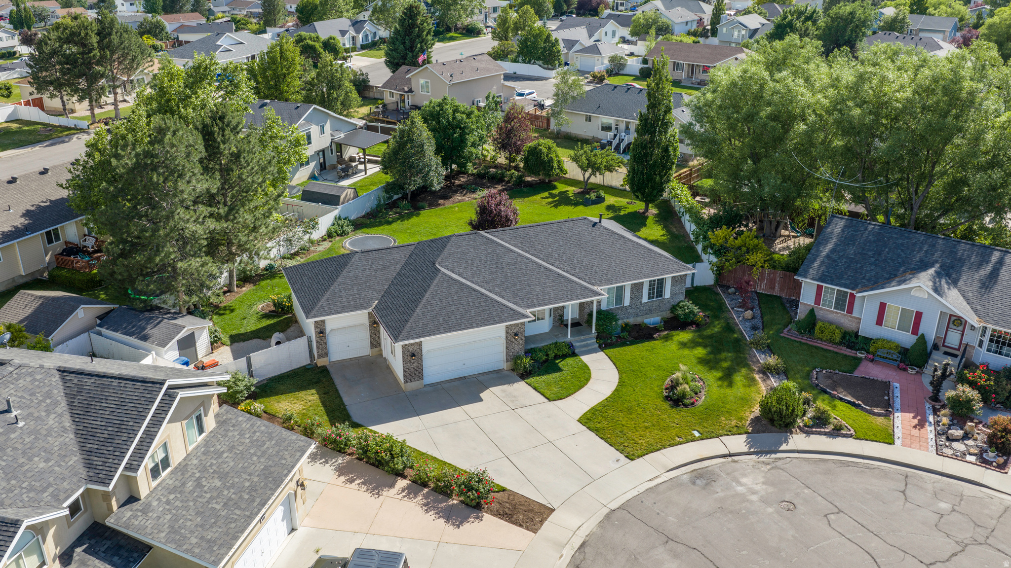 RED PINES - Residential