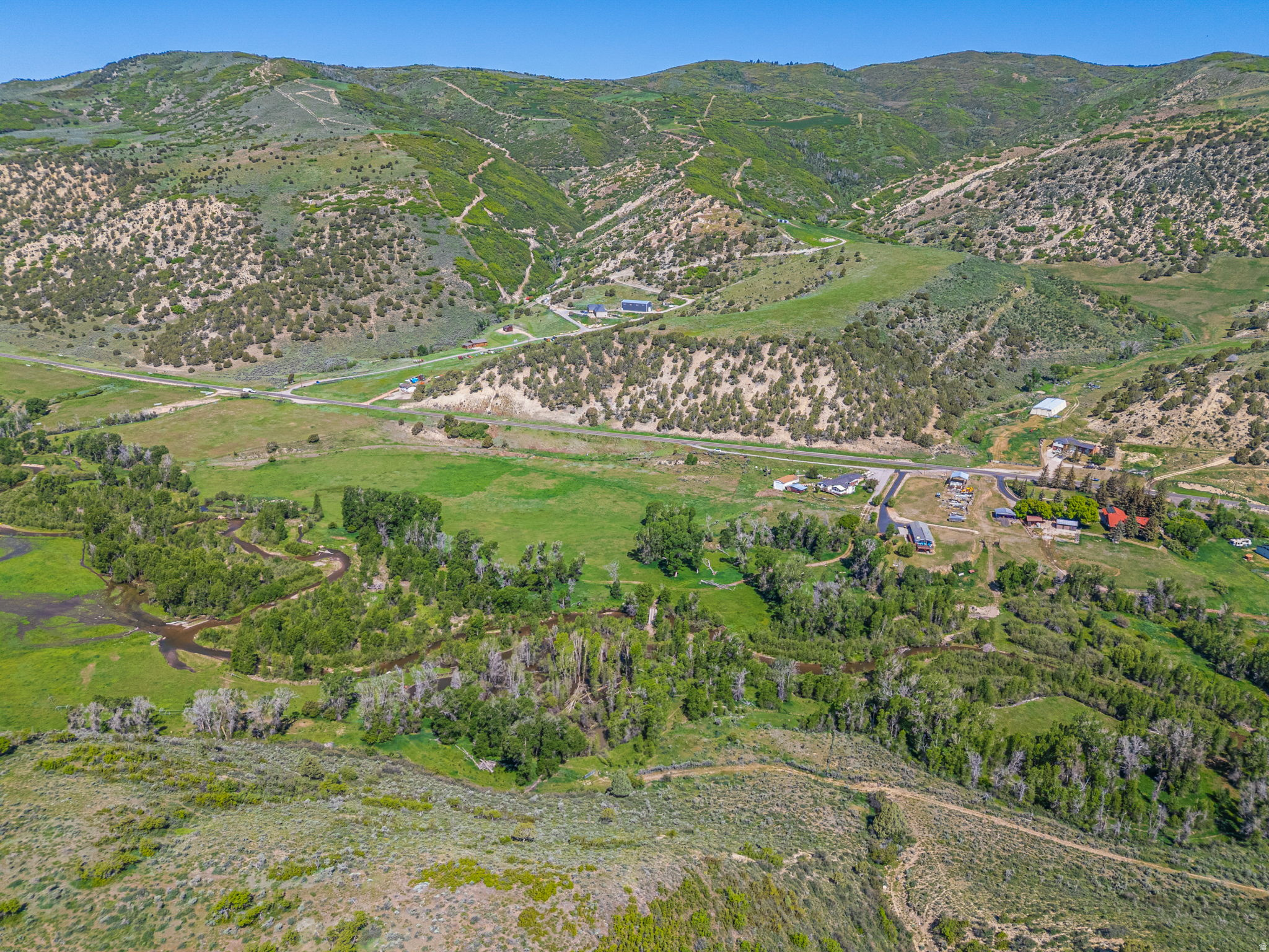 NORTH SUMMIT - Land
