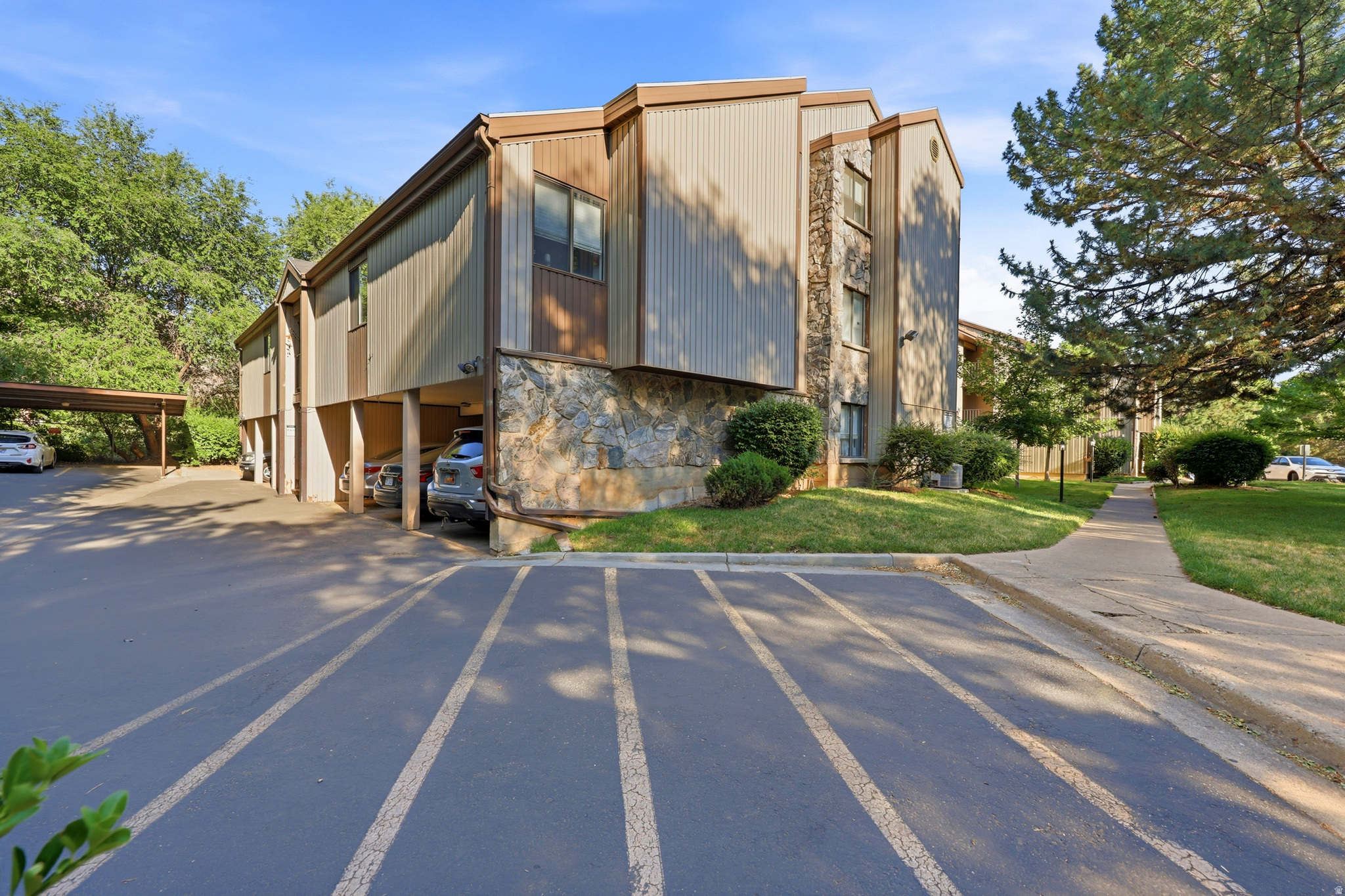 MILLSTONE MANOR - Residential