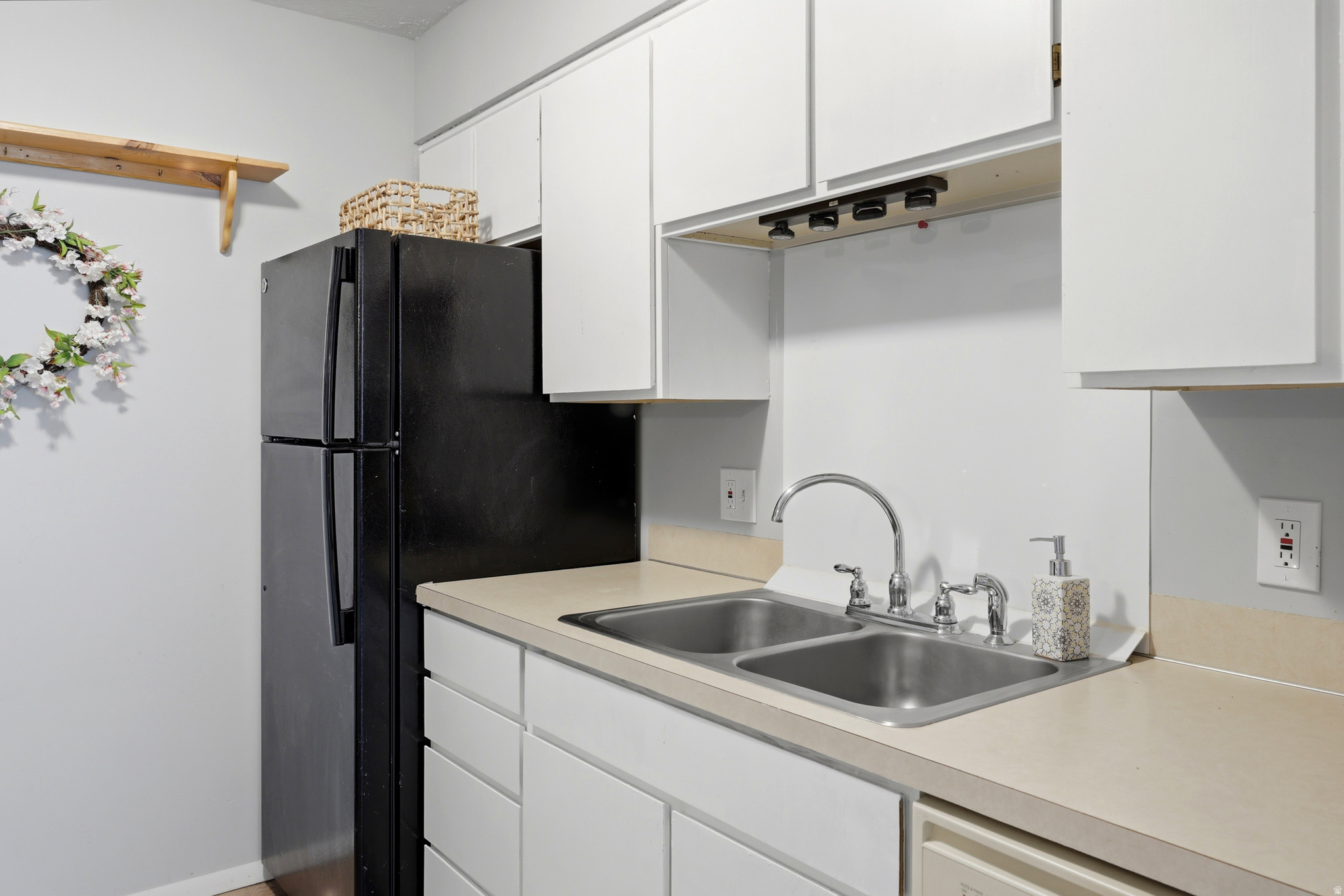 MILLSTONE MANOR - Residential