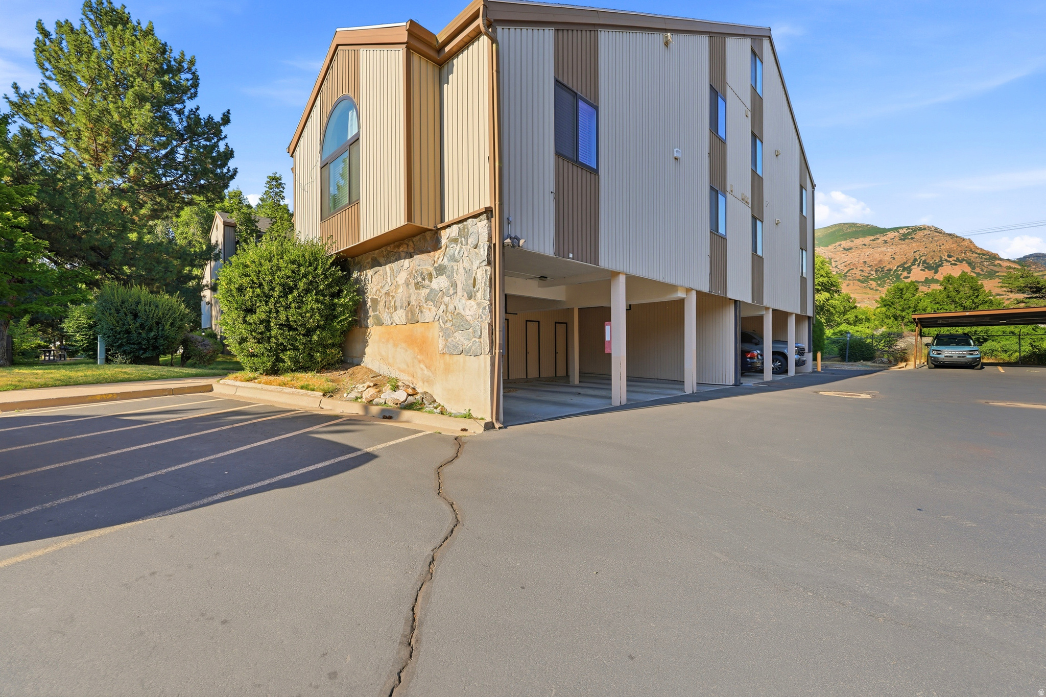 MILLSTONE MANOR - Residential