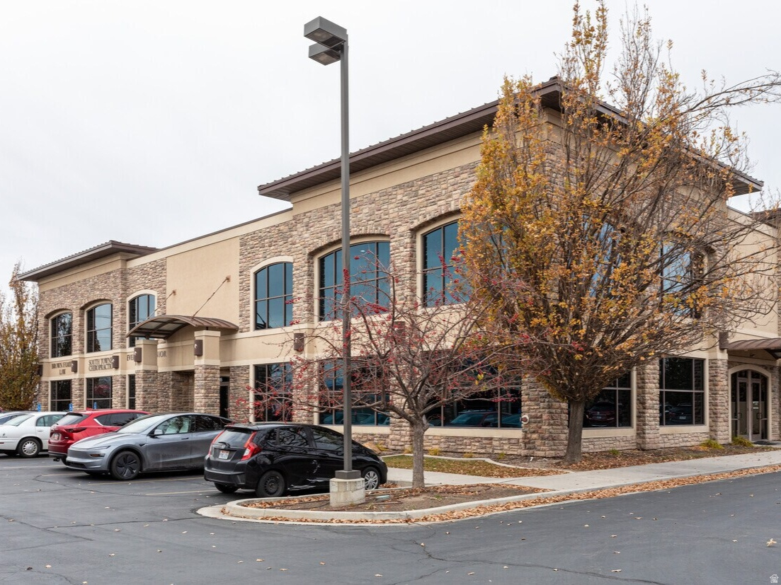 Size: 1,960 RSF - Available July 1, 2026 First Floor/ADA Accessible Two Covered Parking Stalls 5 Parking Stalls/1,000 SF Located In Twin Peaks Professional BuildingTenants Include Insurance Offices, Financial Offices, And Medical/Dental Offices Excellent Access To I-15- 5 Minute Drive Time Google Fiber Connected
