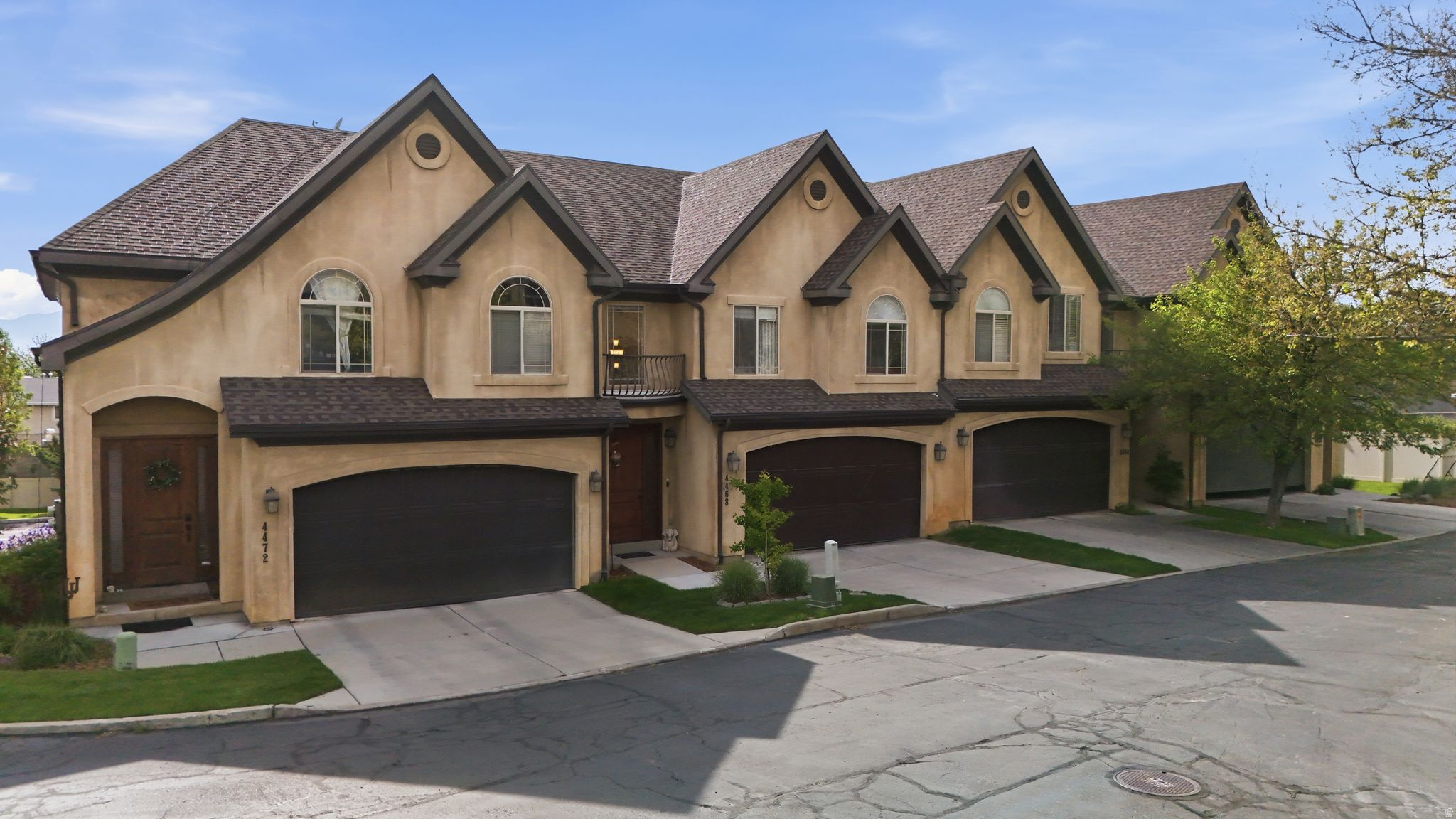 Beautifully maintained and tastefully updated Holladay townhome located in a quiet subdivision 30 minutes from skiing, hiking, mountain biking and more! Minutes to I-215, downtown Salt Lake and the Wasatch Mountains. Upgrades include hand rail flooring, blinds and more. Small fenced yard is great for pets, patio furniture or BBQ area.