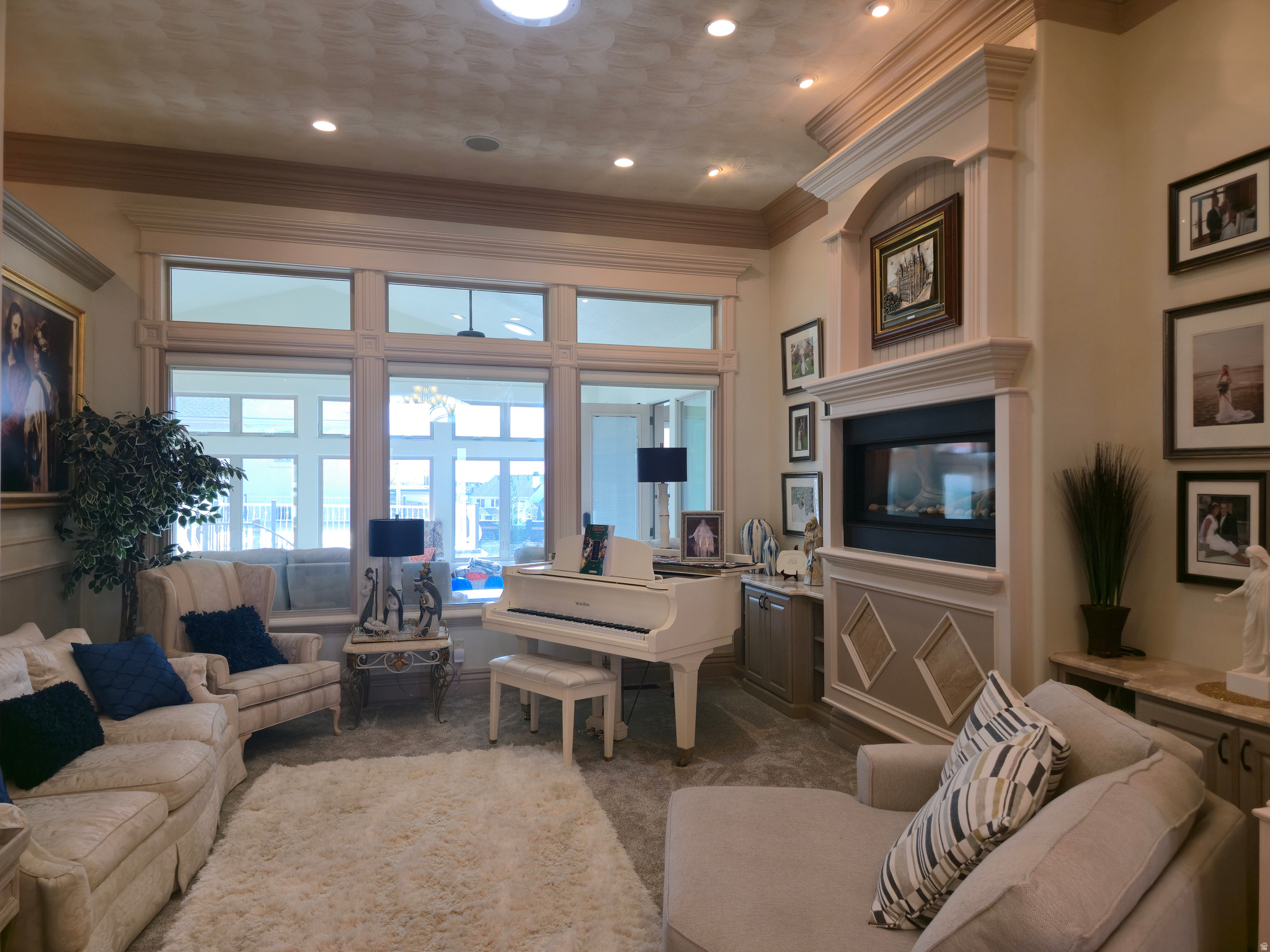 HOLLOW ESTATES - Residential