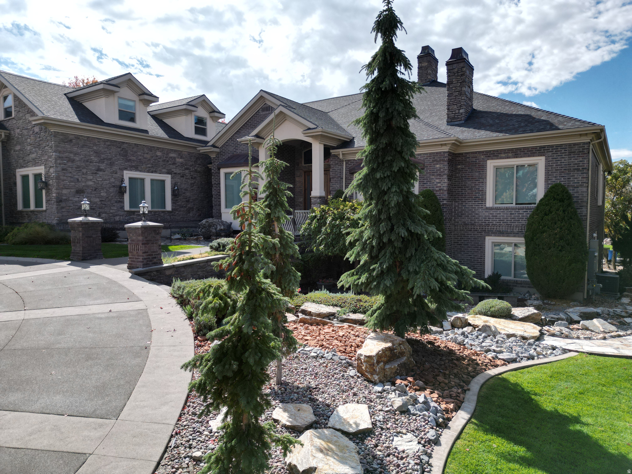 HOLLOW ESTATES - Residential