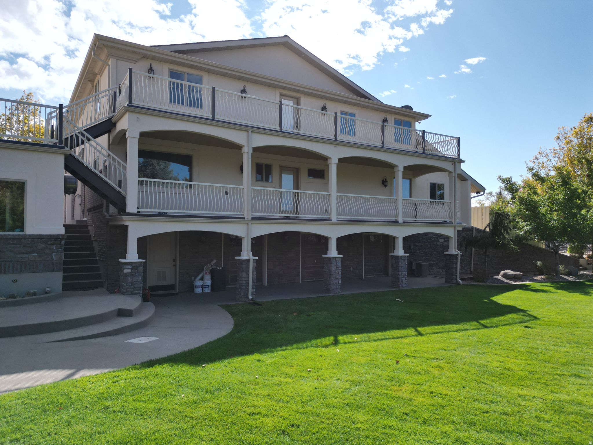 HOLLOW ESTATES - Residential