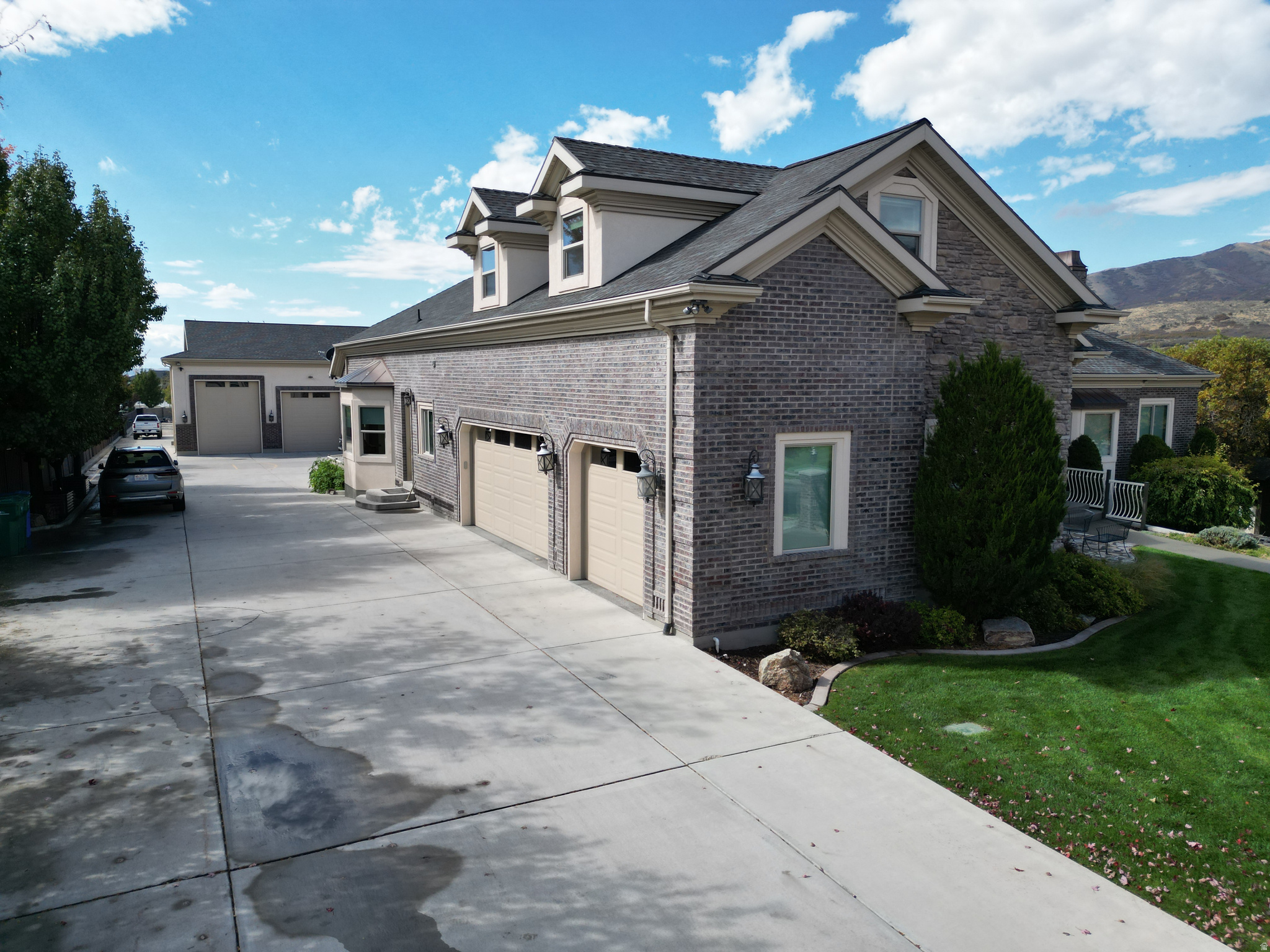 HOLLOW ESTATES - Residential