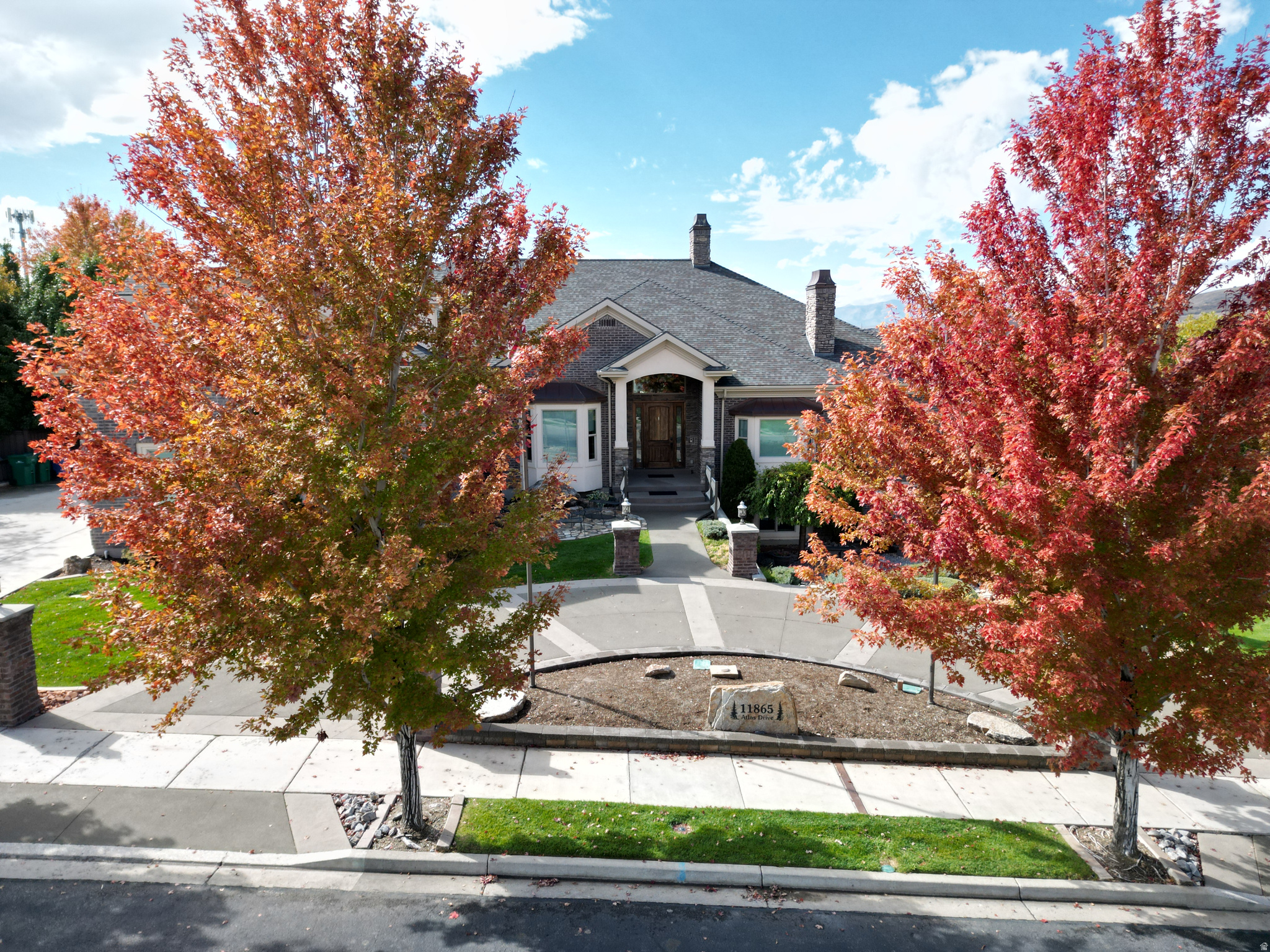 HOLLOW ESTATES - Residential