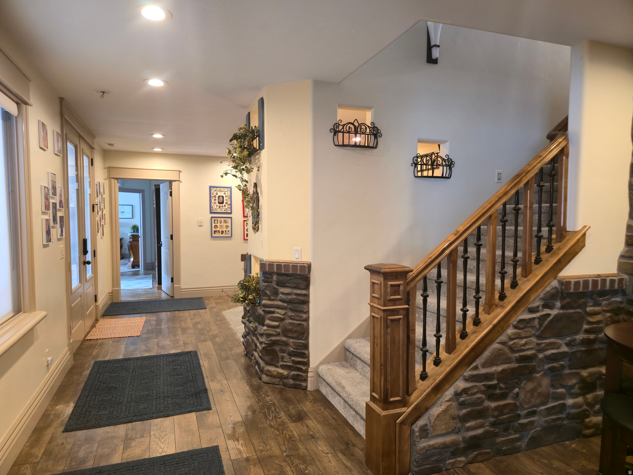 HOLLOW ESTATES - Residential
