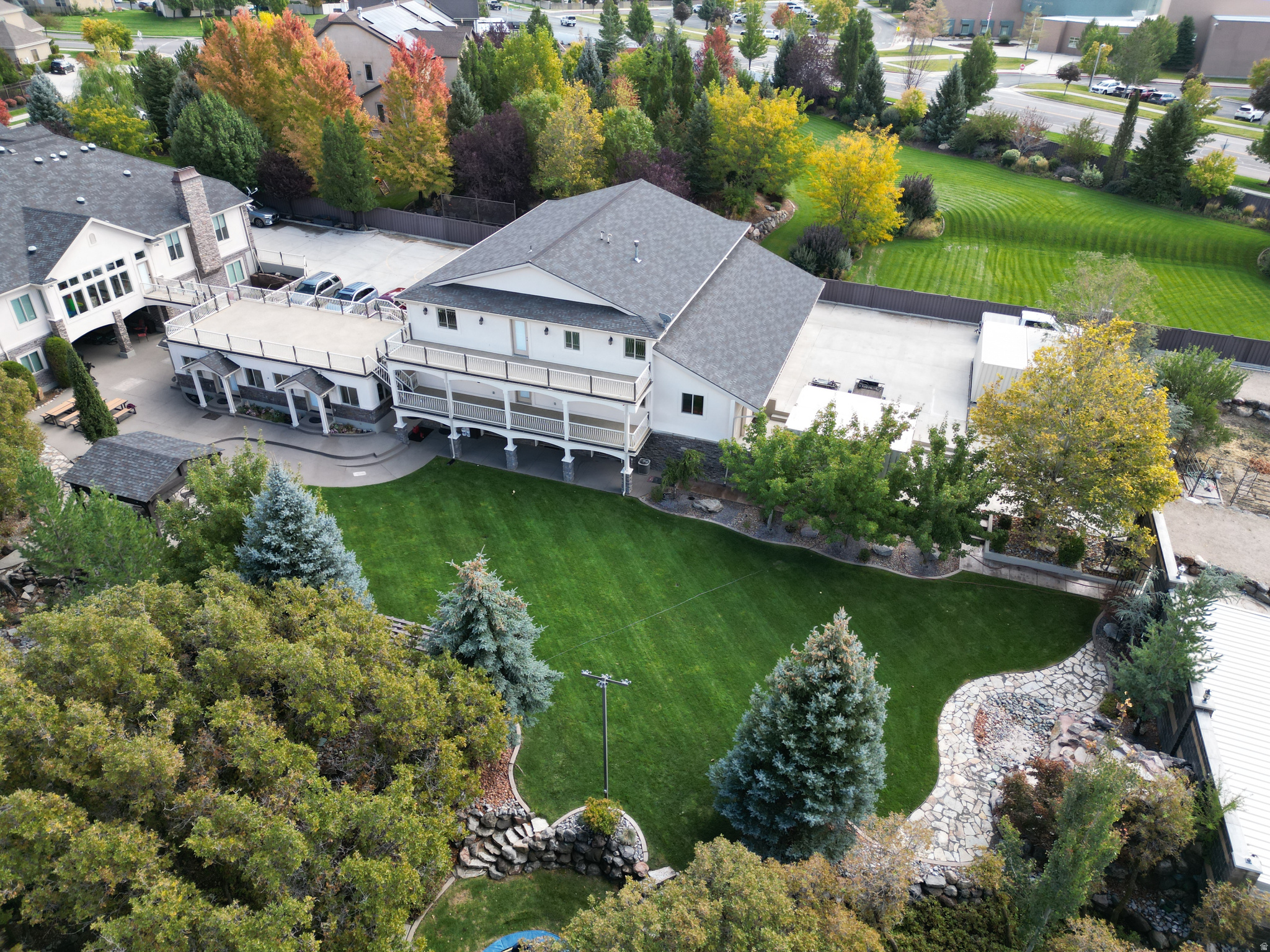HOLLOW ESTATES - Residential