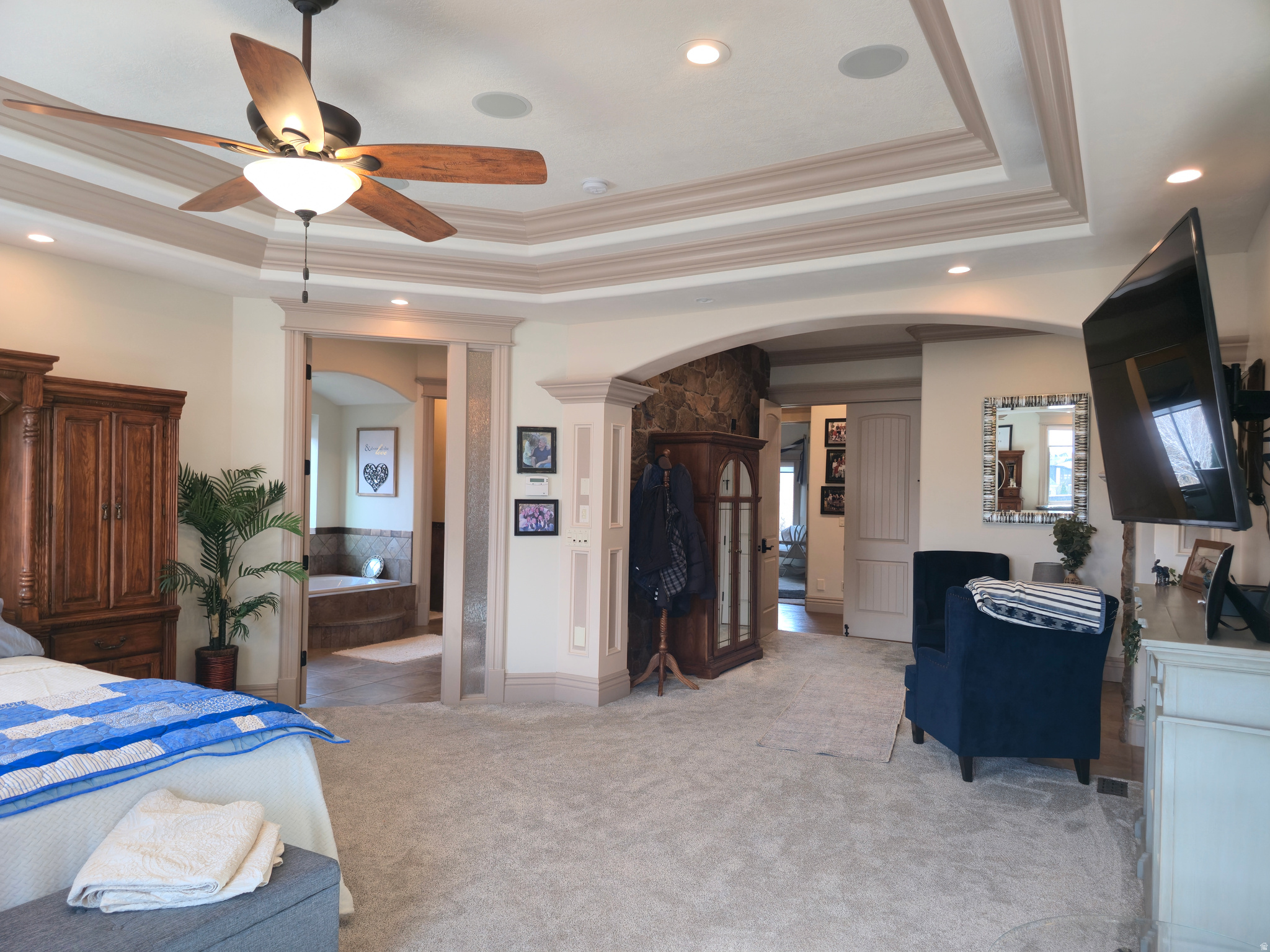 HOLLOW ESTATES - Residential