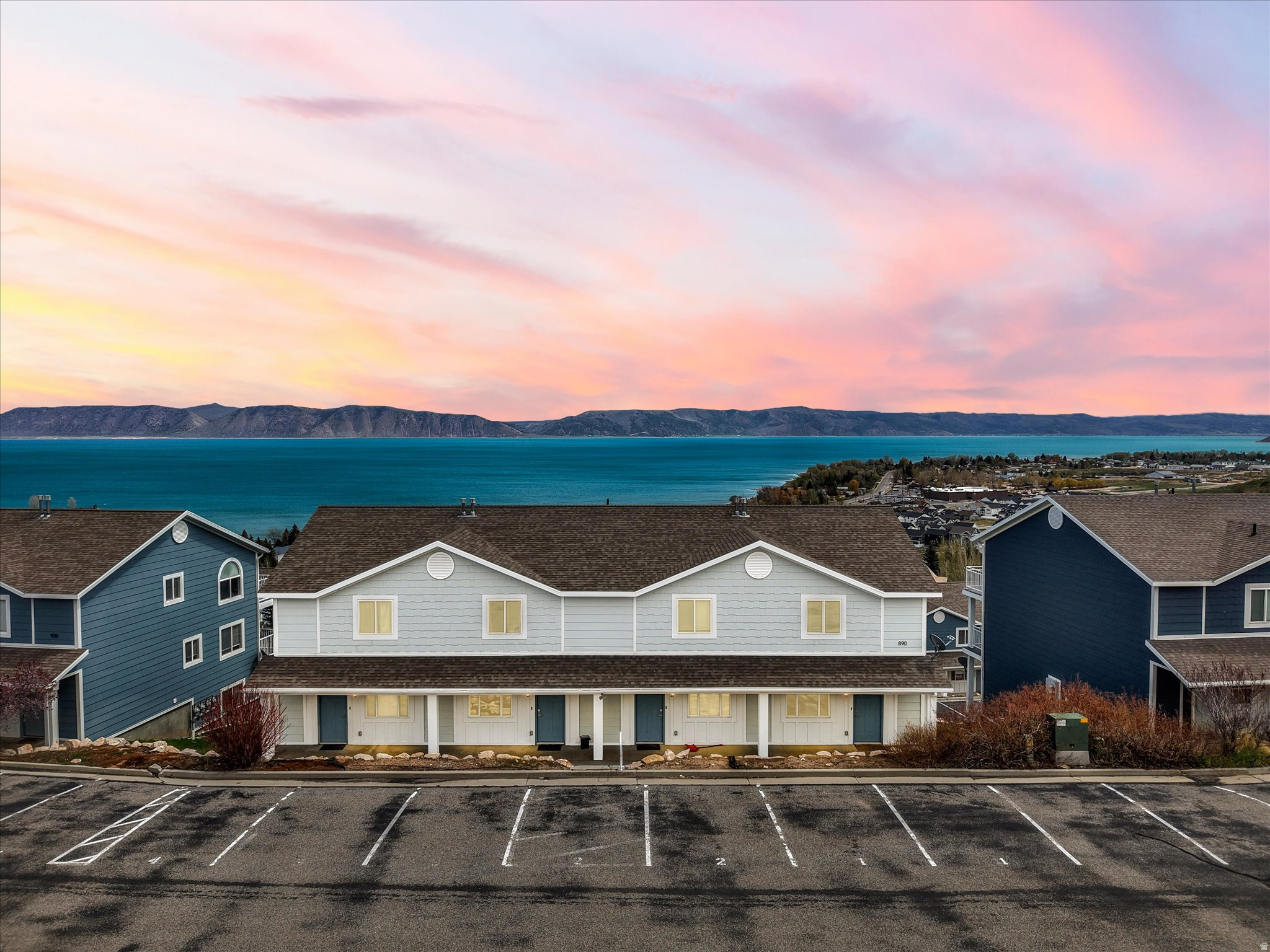 HARBOR VILLAGE - Residential