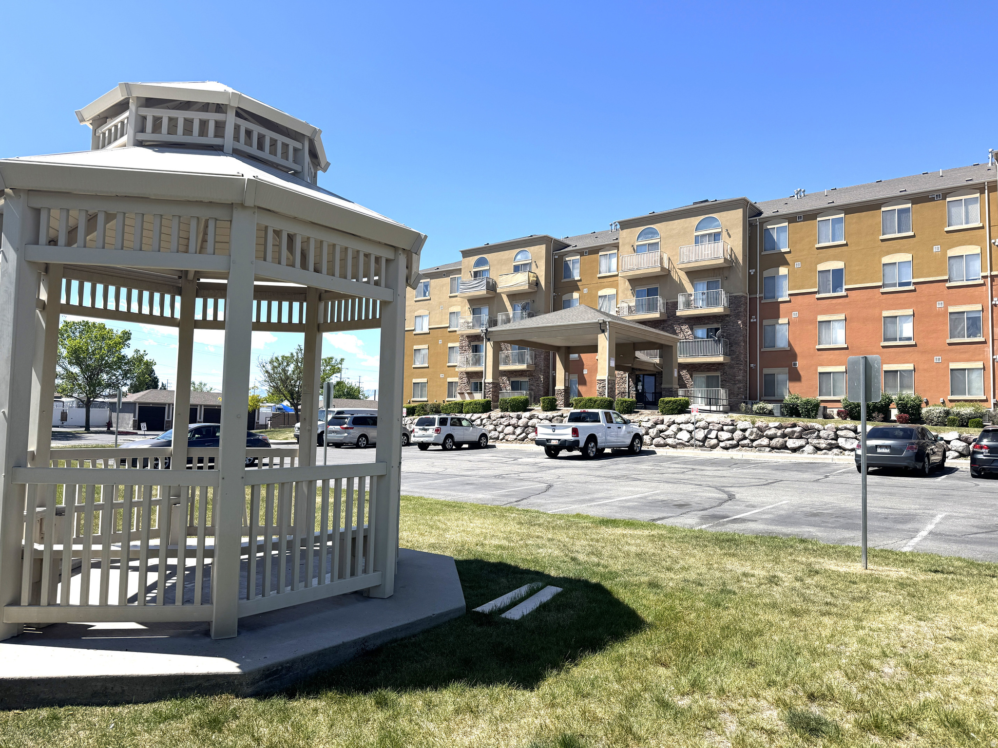This beautiful, open-concept condo is your next home! Here you'll enjoy 24/7 security in a centrally located community with quiet neighbors, a personal garage, and great amenities that include a play area, a workout facilty, pool, hot tub and club house with its own kitchen. The unit has washer/dryer hookups and new LVP flooring. The private balcony allows ample opportunity to BBQ and sip lemonade while viewing the spectacular sunset to help you unwind at the end of your day.