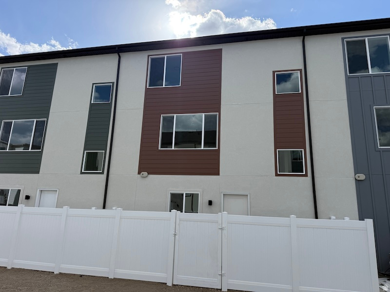 TOWNS AT BRYLEE FARMS - Residential