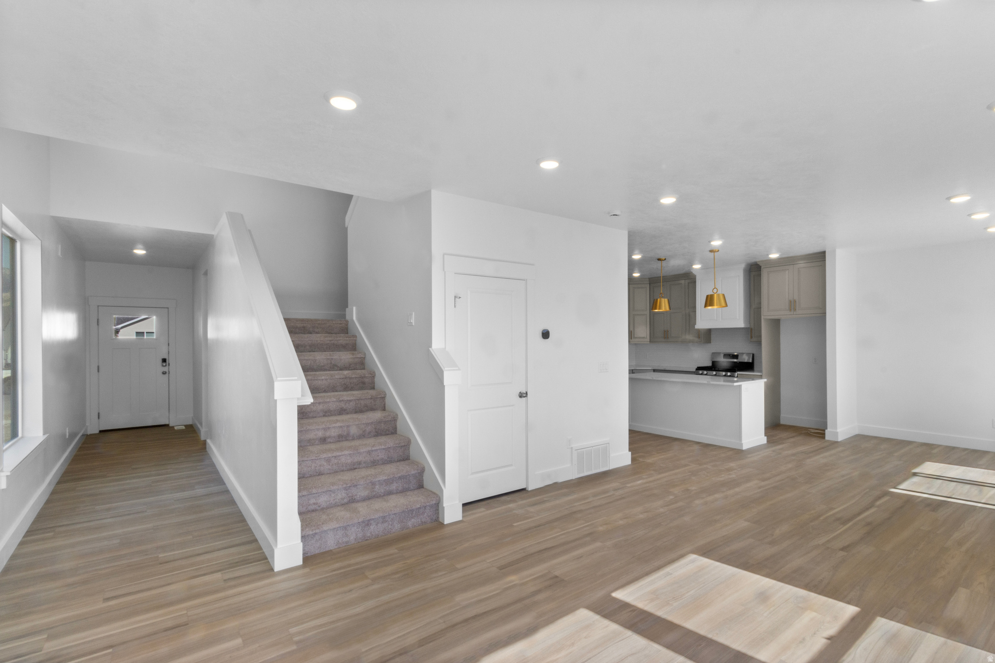 RIVERGATE - Residential