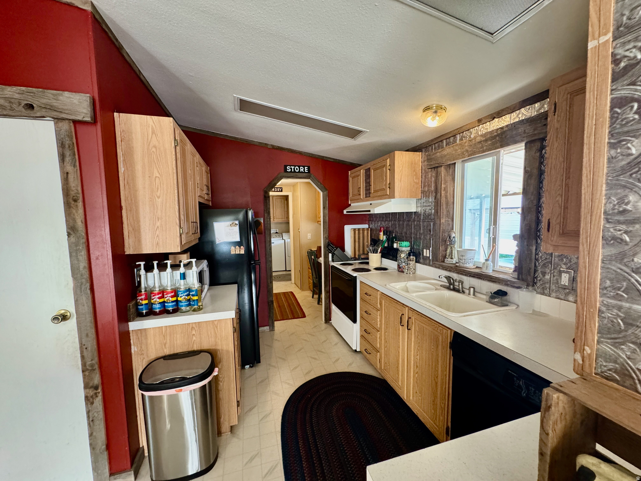 COUNTRY MEADOWS - Residential