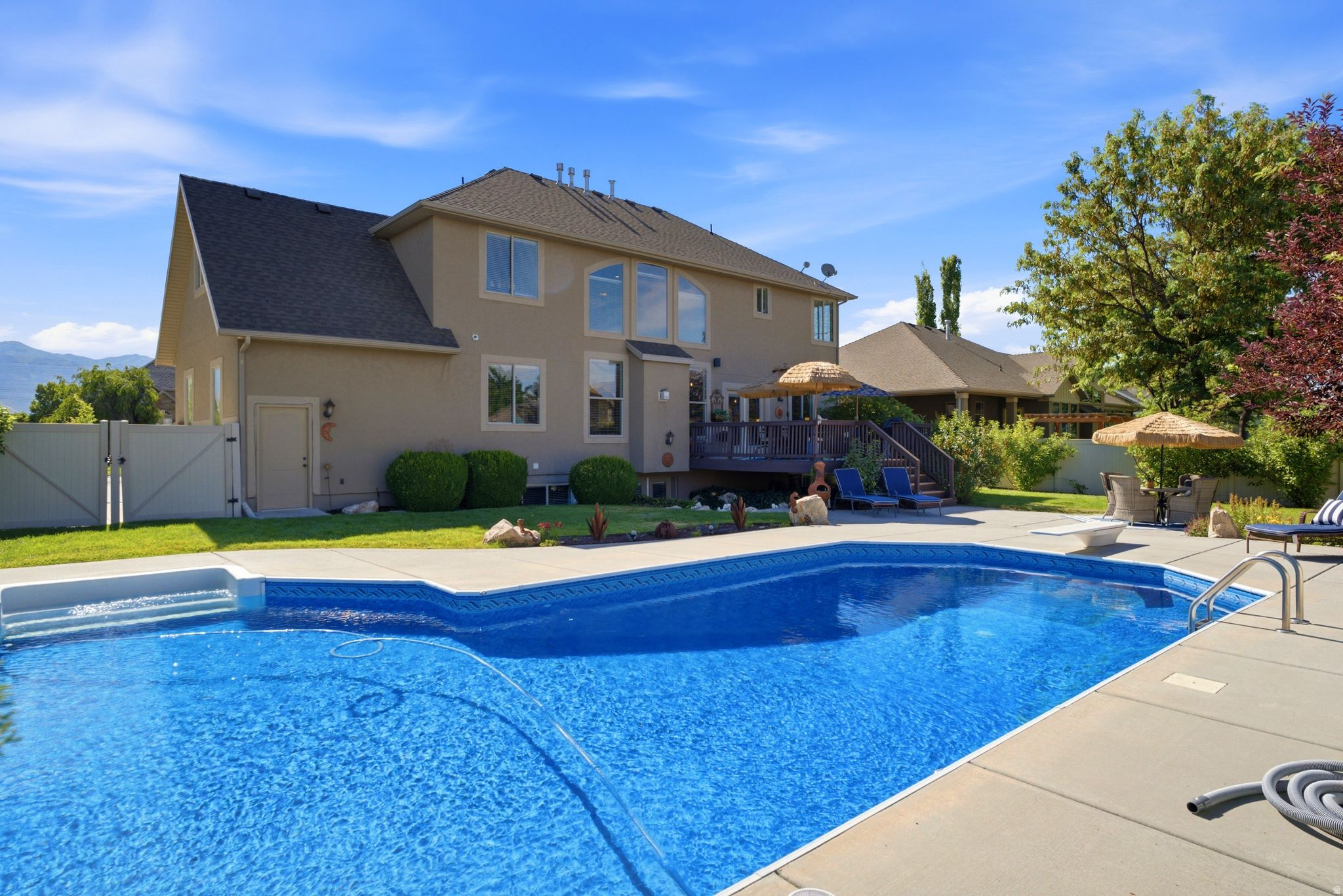 COOKS COUNTRY COVE - Residential