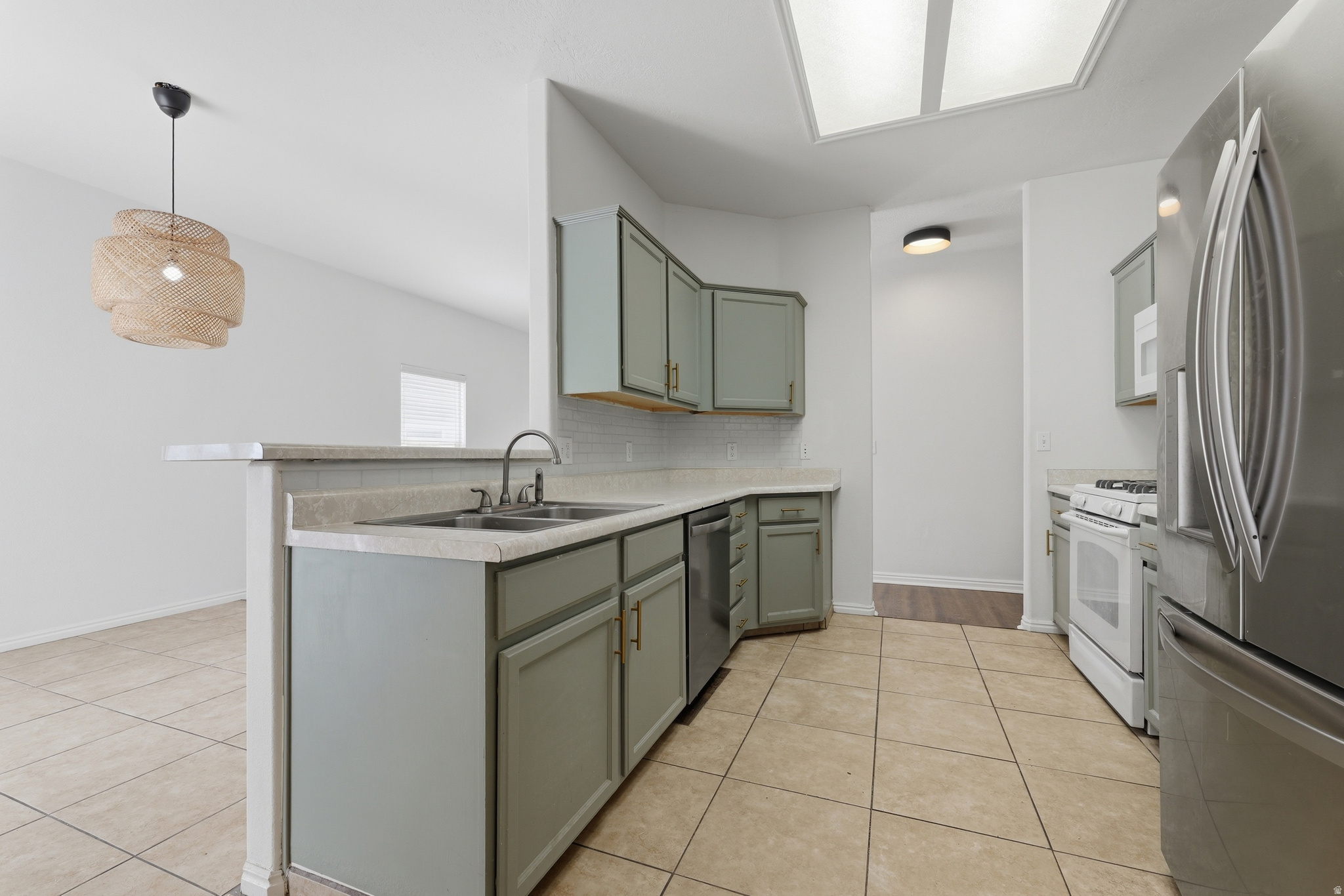 LANDING AT EAGLE MOU - Residential