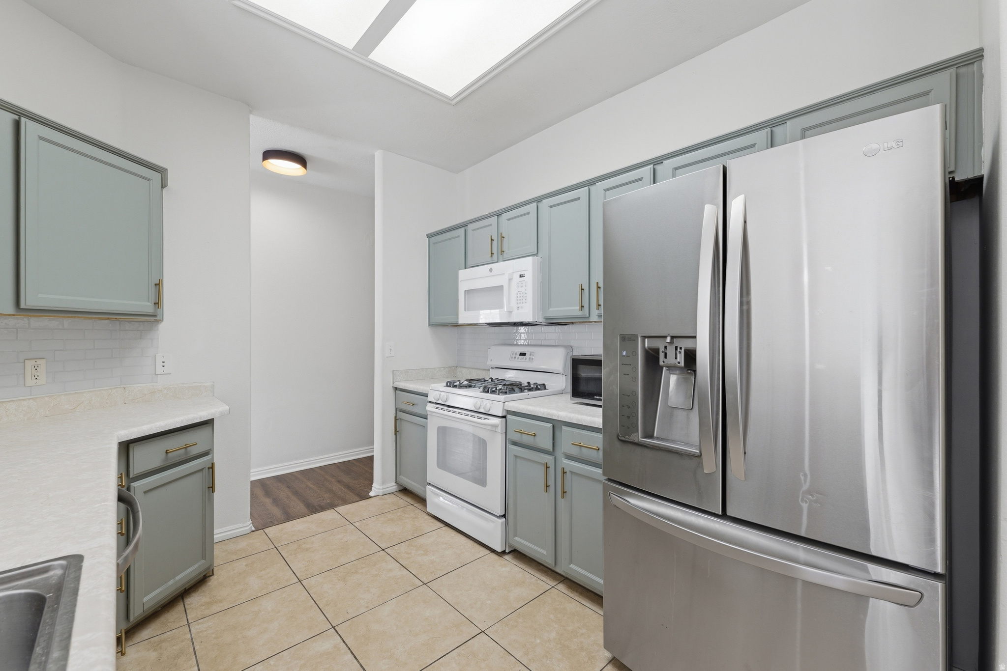 LANDING AT EAGLE MOU - Residential