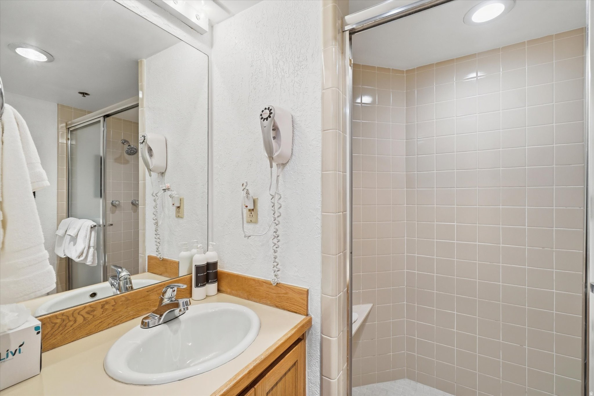 SILVER KING CONDOMINIUM - Residential