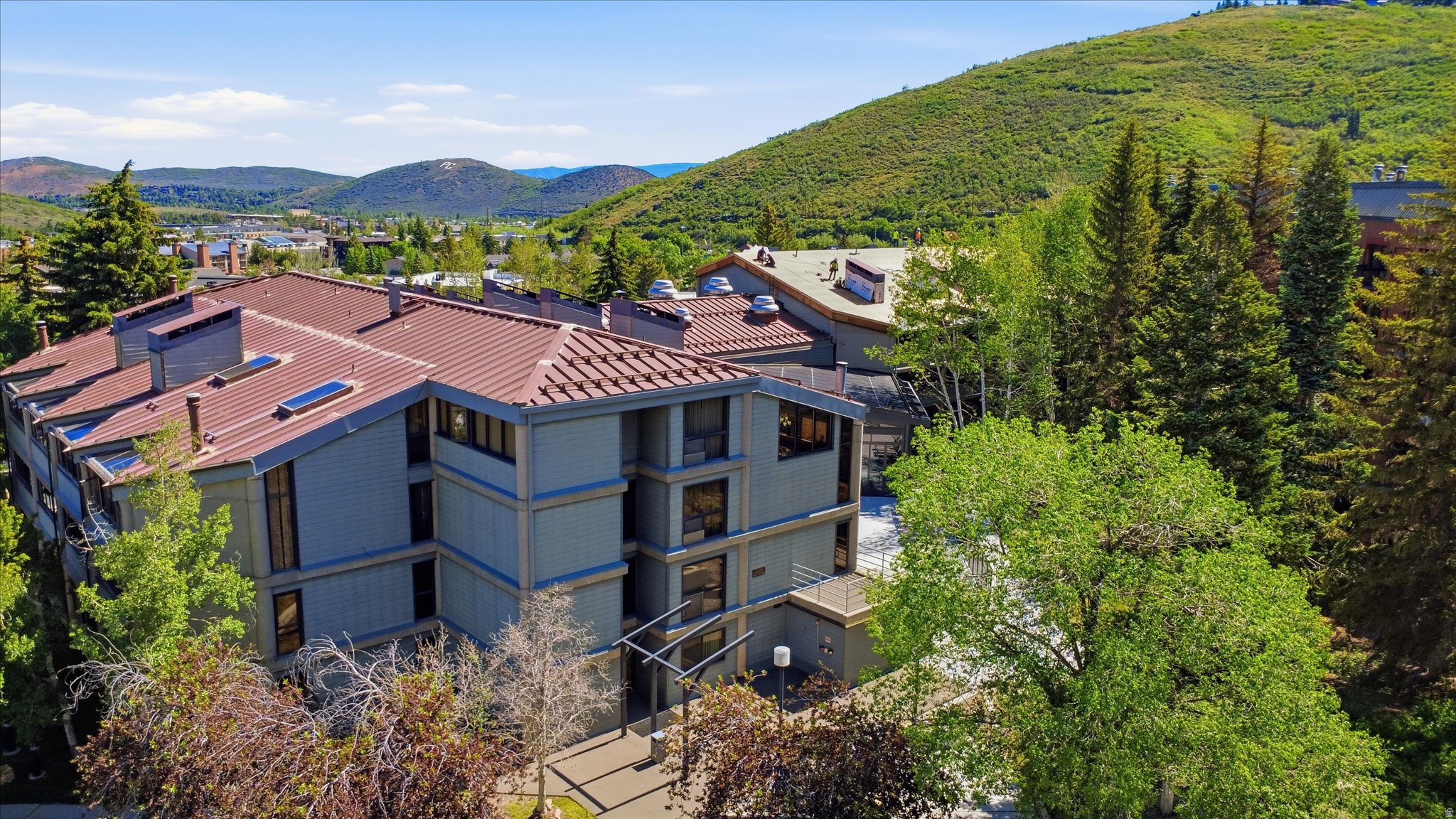 SILVER KING CONDOMINIUM - Residential