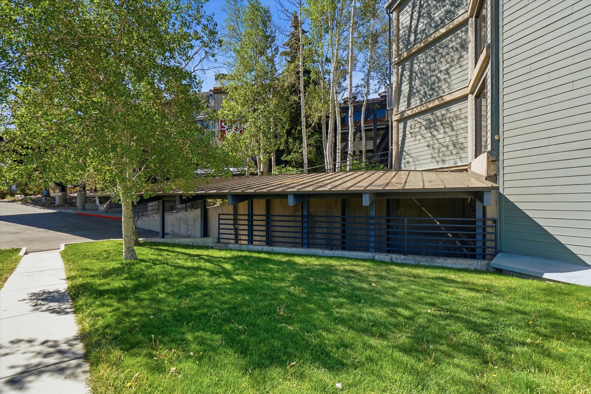 SILVER KING CONDOMINIUM - Residential