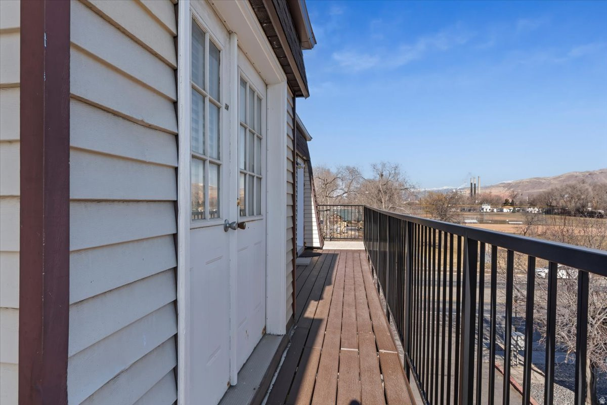 VILLA MONTAIGE COND - Residential