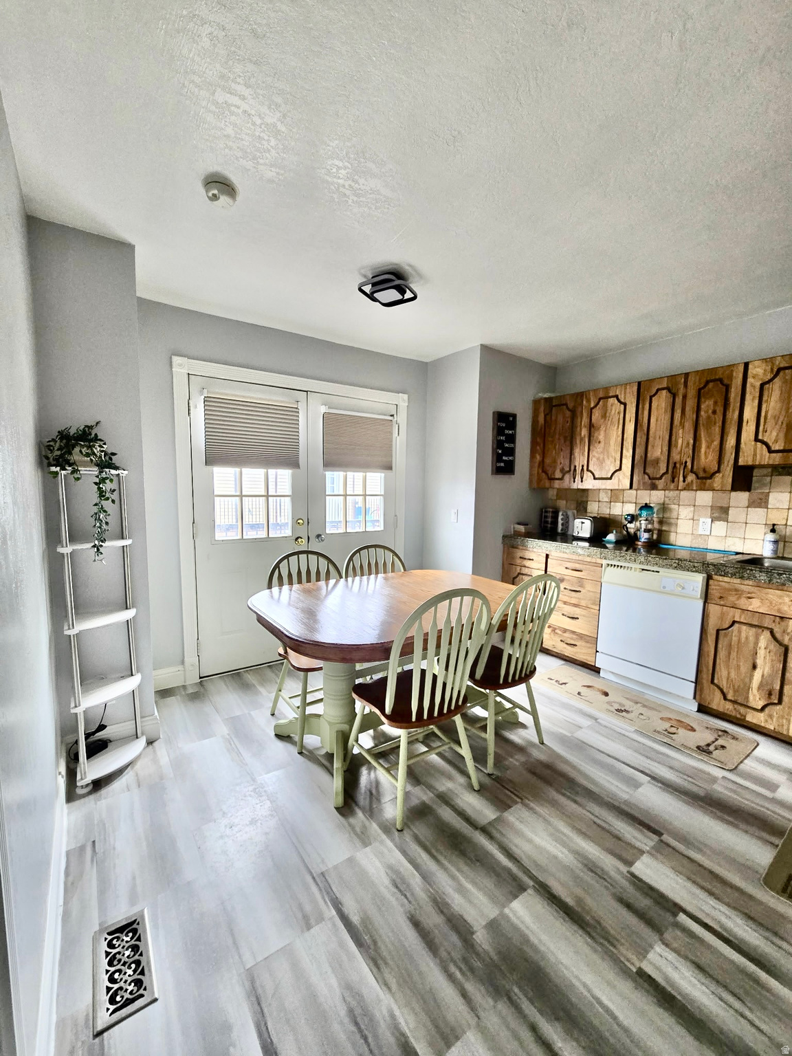 VILLA MONTAIGE COND - Residential