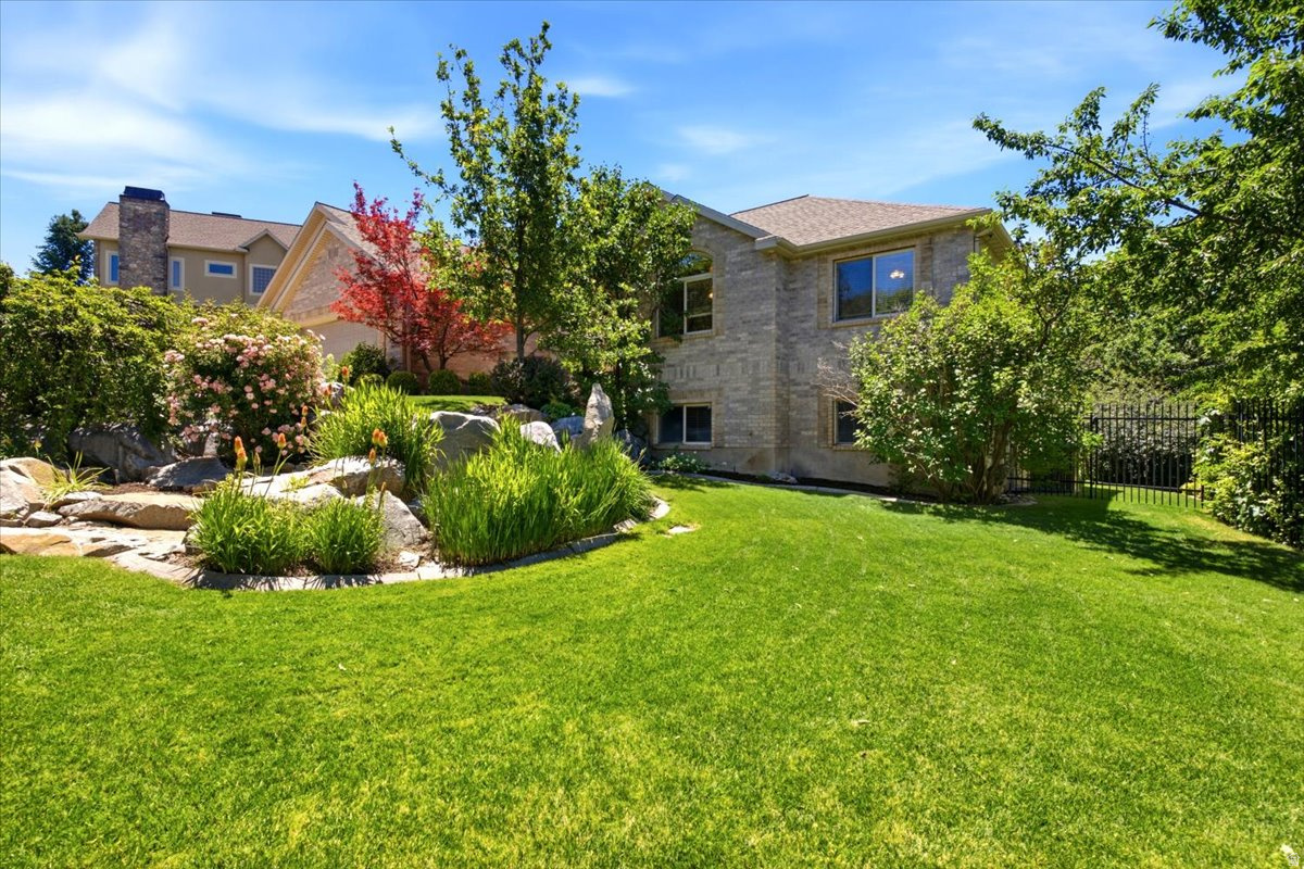POINTE AT STONE MTN. - Residential