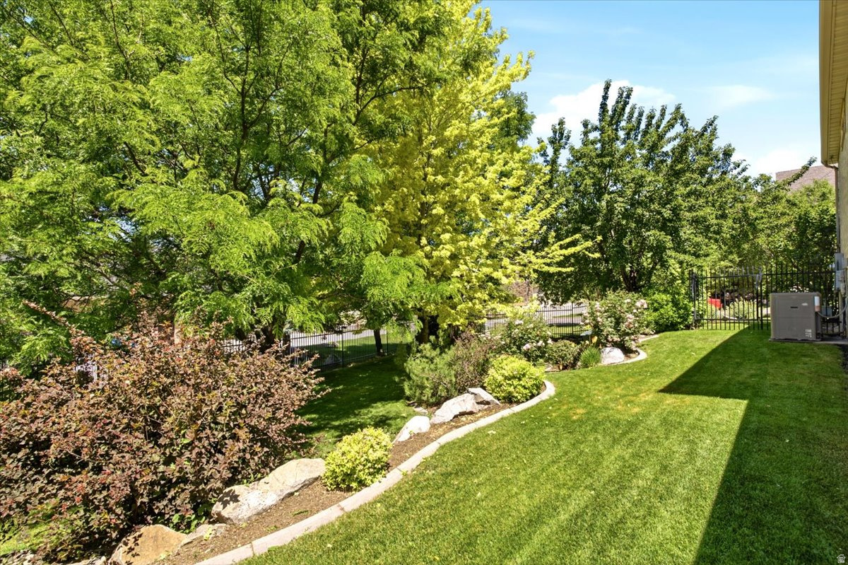 POINTE AT STONE MTN. - Residential