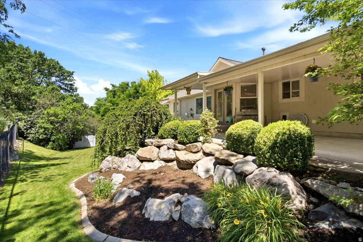 POINTE AT STONE MTN. - Residential