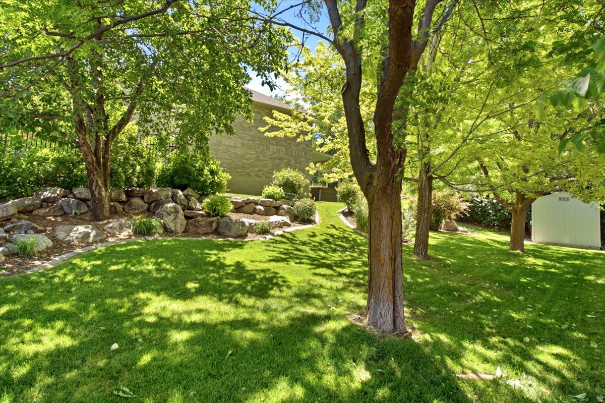 POINTE AT STONE MTN. - Residential