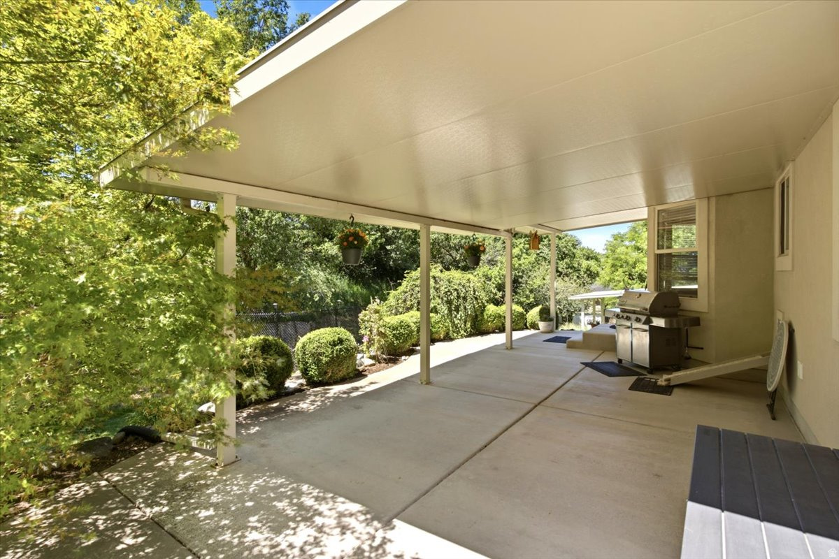 POINTE AT STONE MTN. - Residential